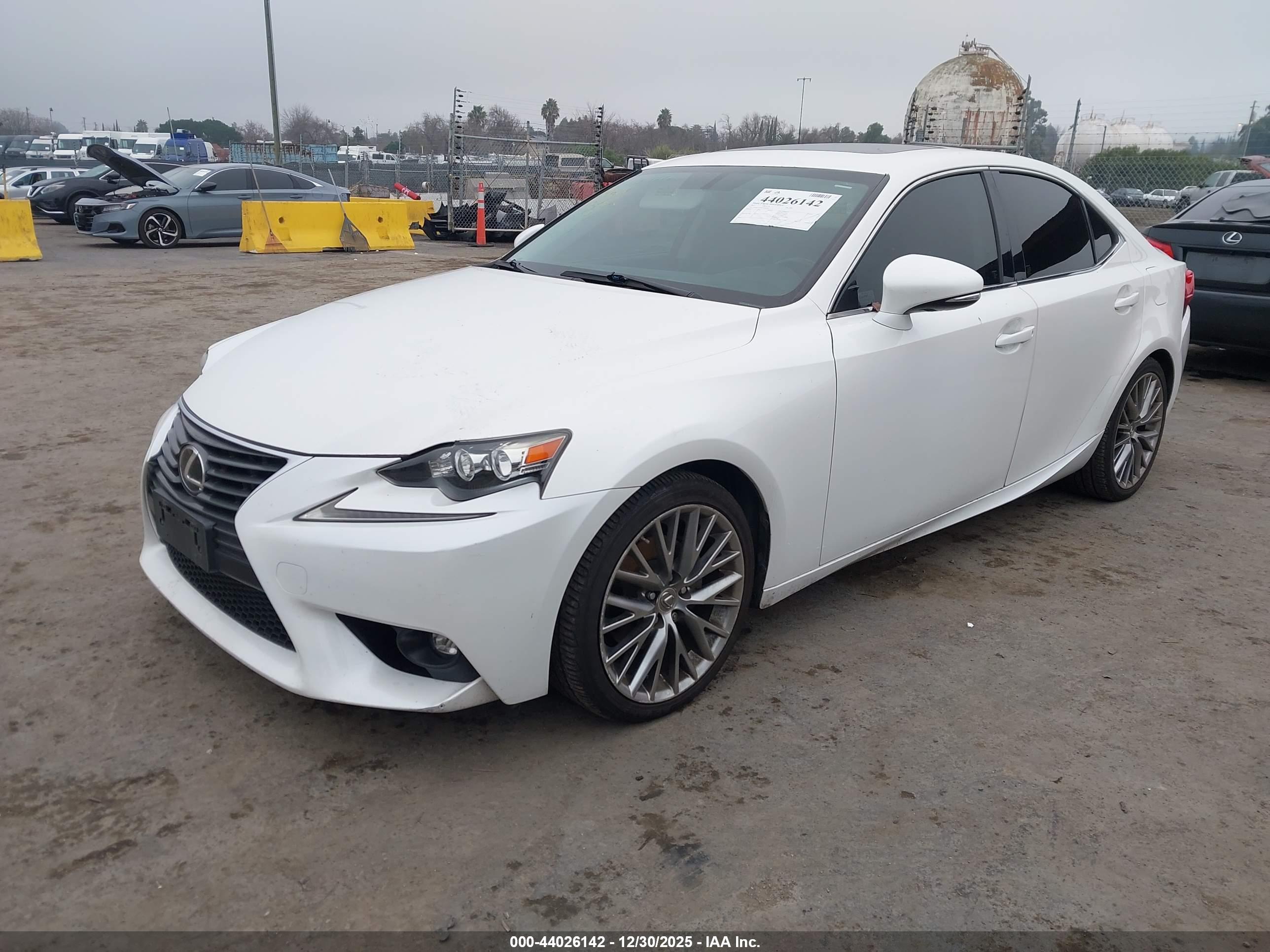 LEXUS IS image 2