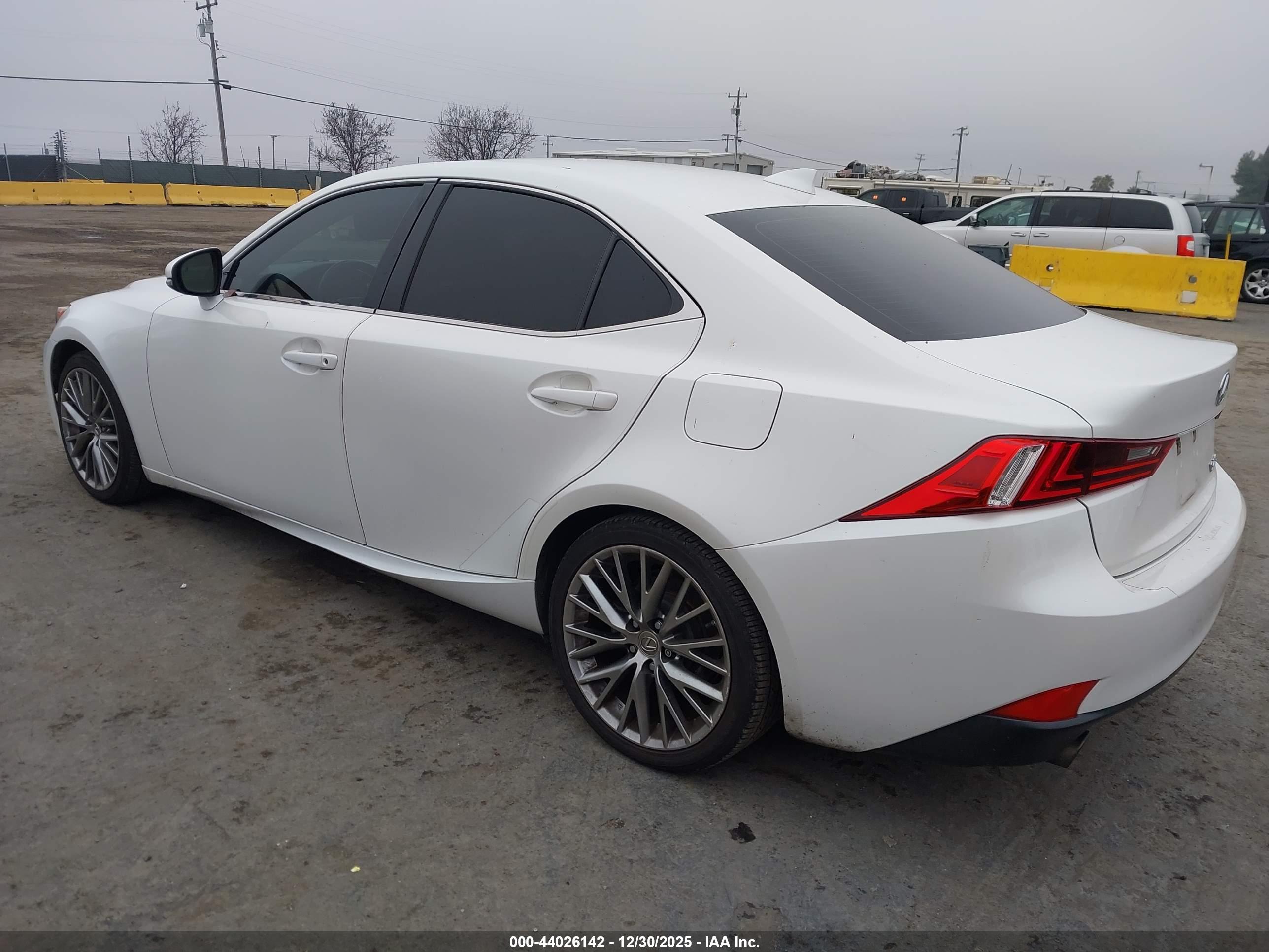 LEXUS IS image 3