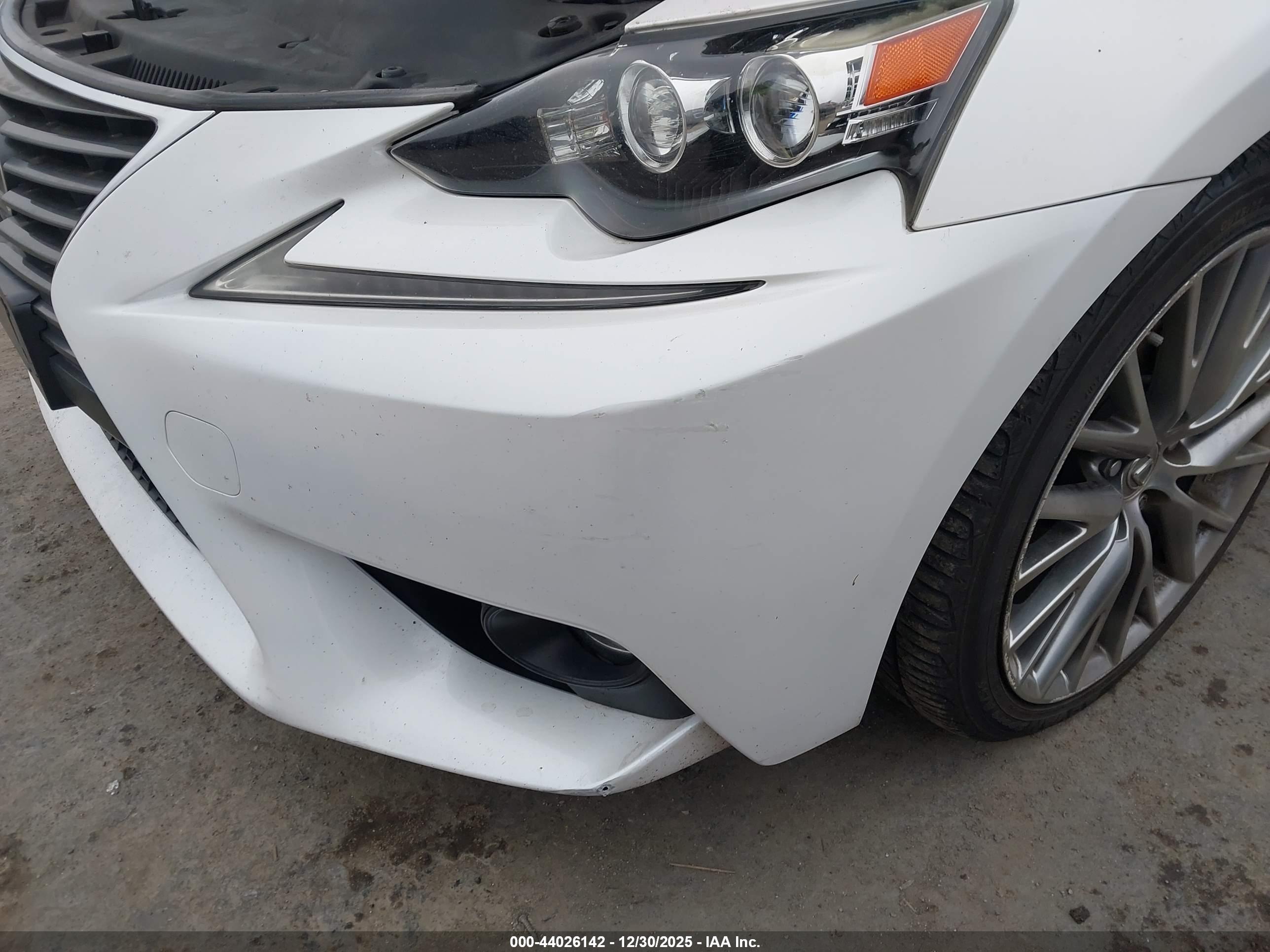 LEXUS IS image 6