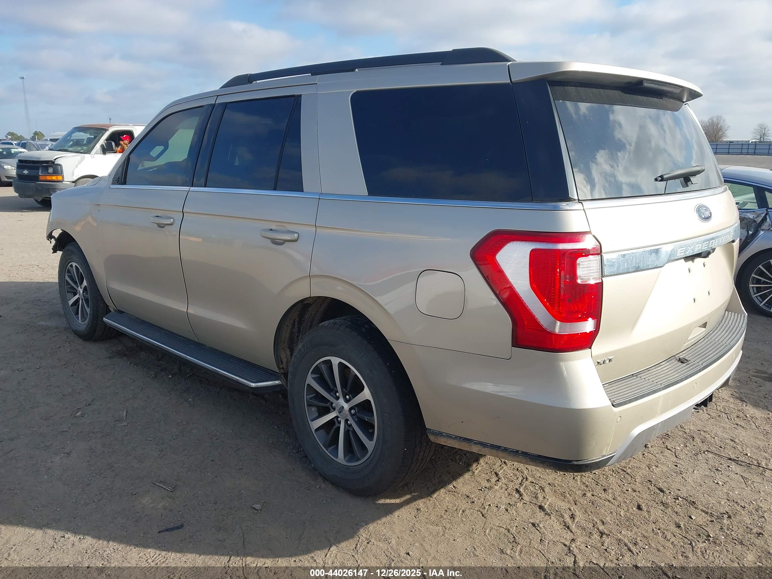 FORD EXPEDITION image 3