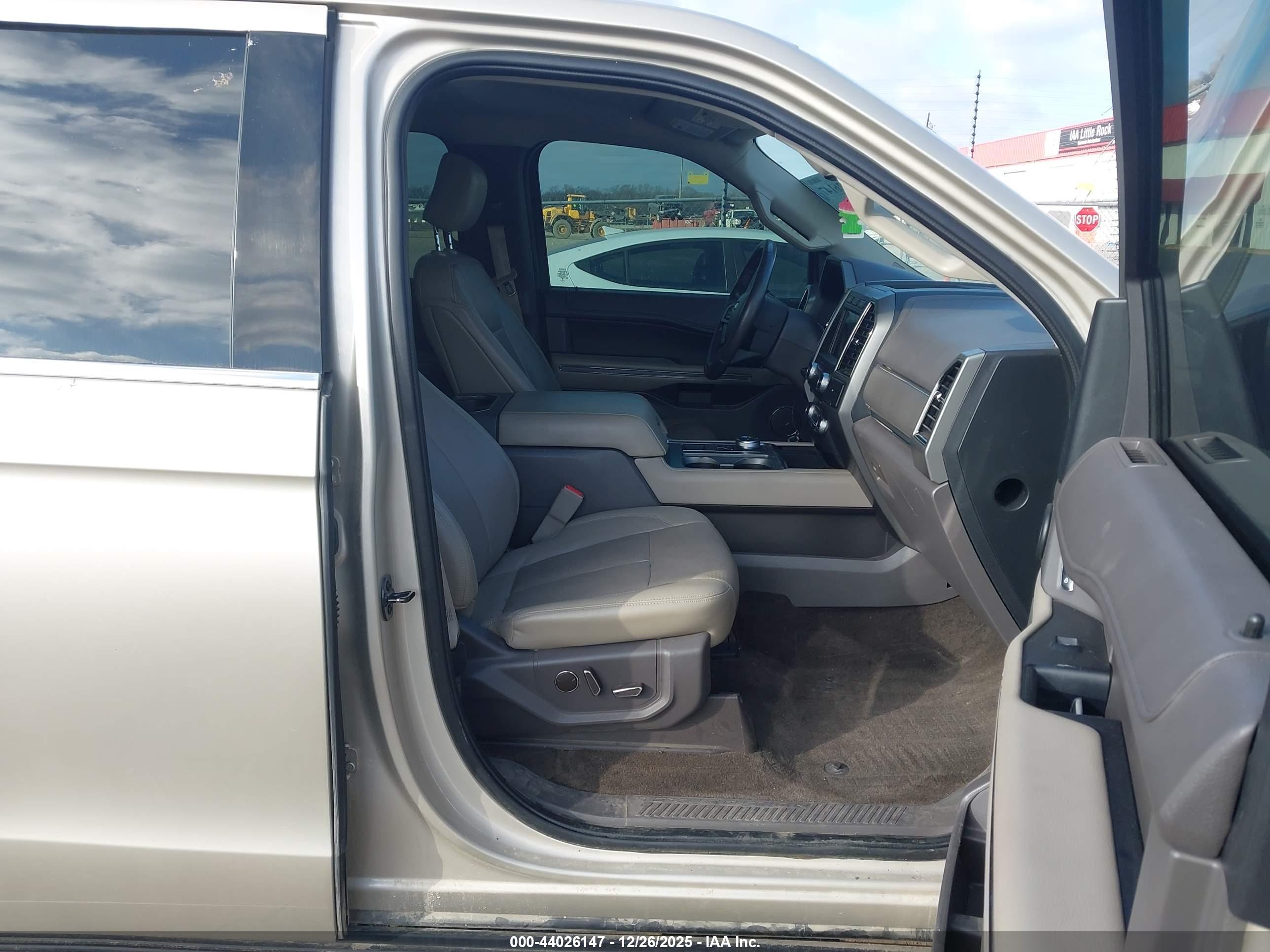 FORD EXPEDITION image 5