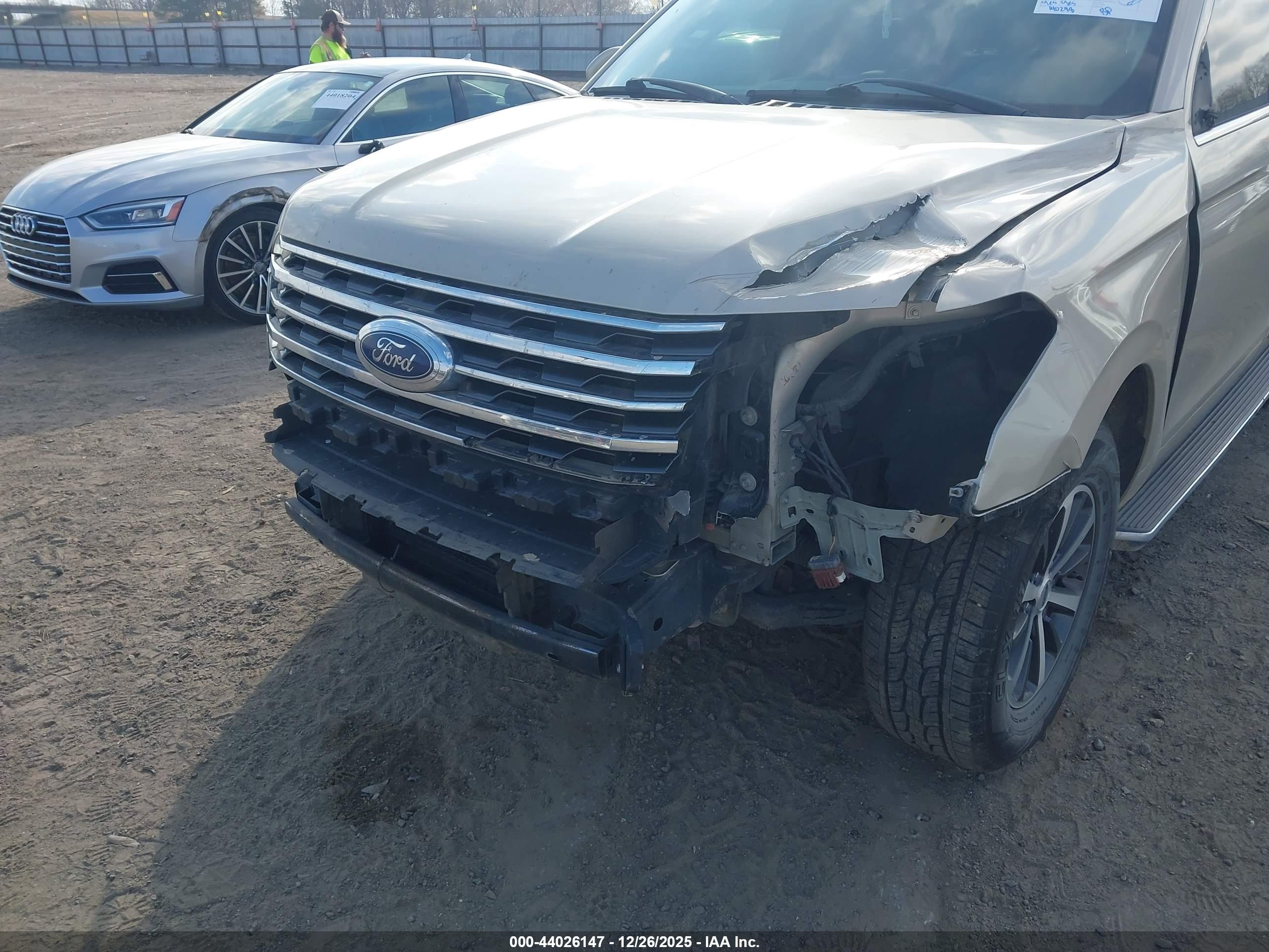 FORD EXPEDITION image 6