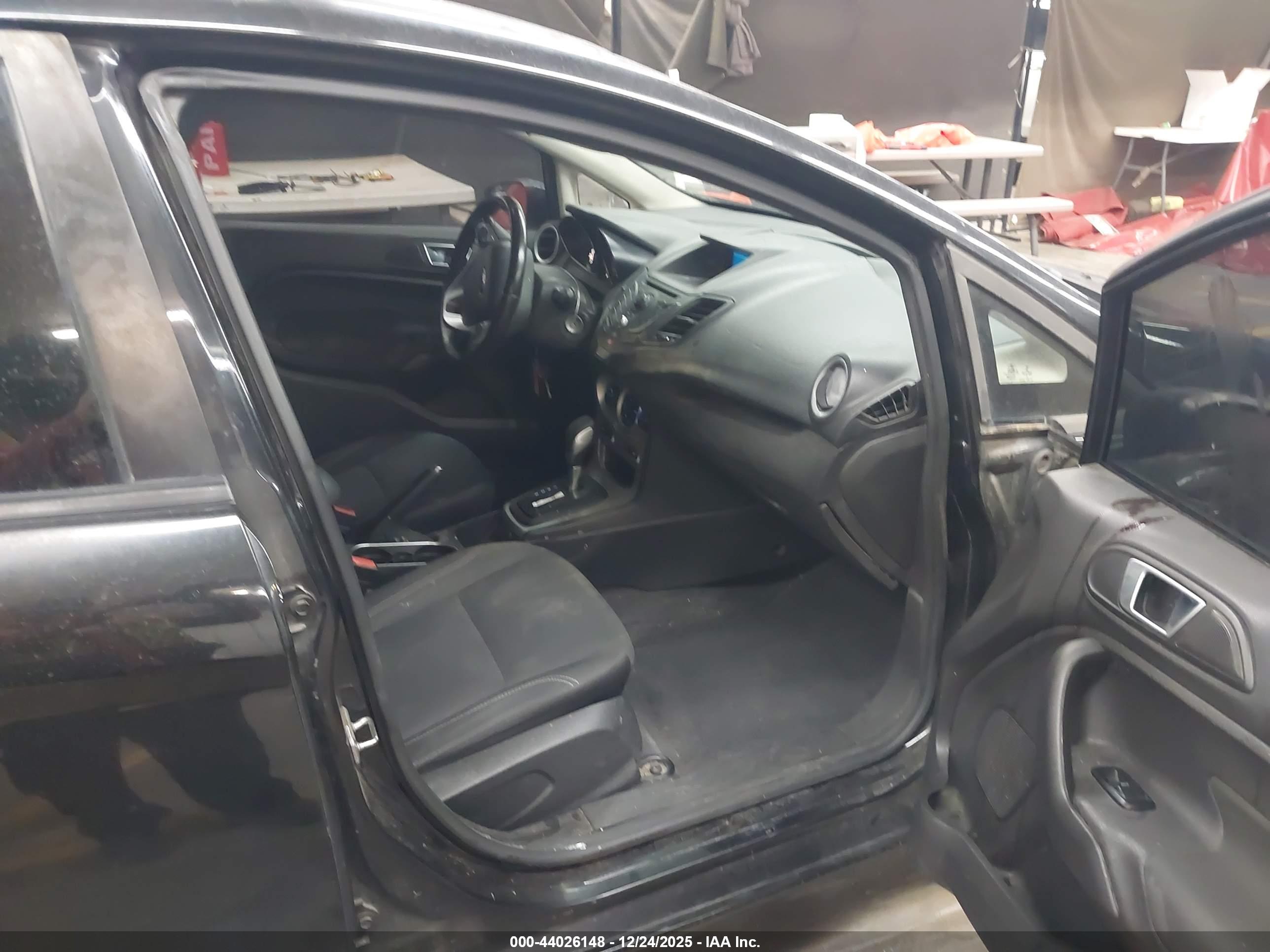 FORD FIESTA image 5