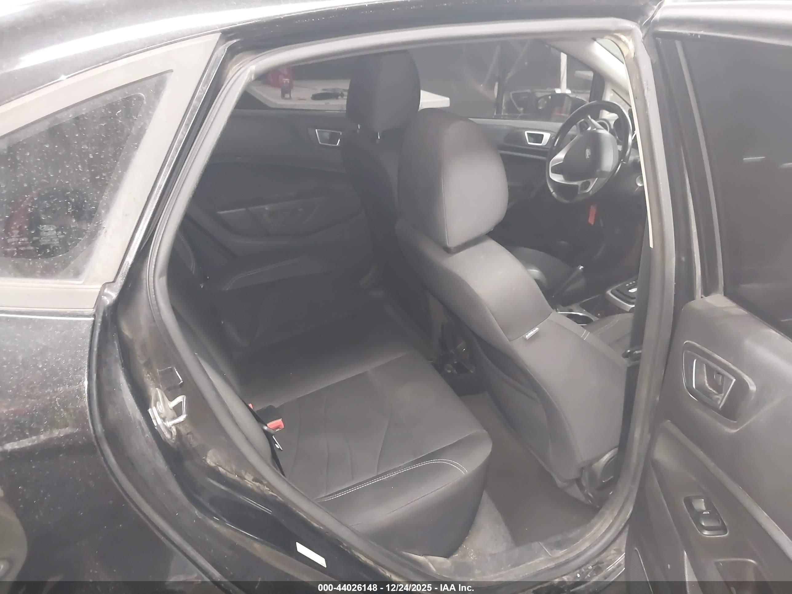 FORD FIESTA image 8