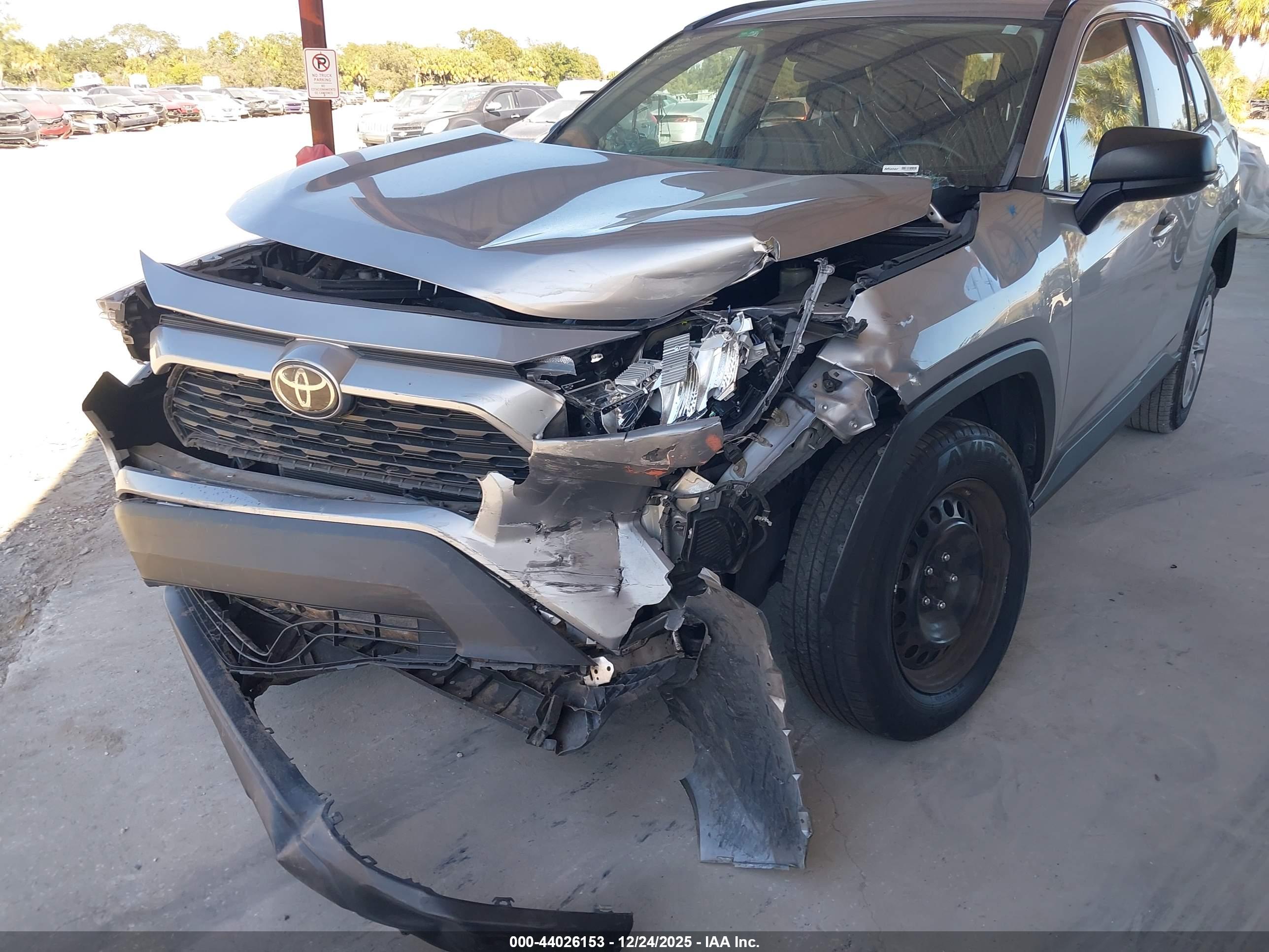 TOYOTA RAV4 image 6