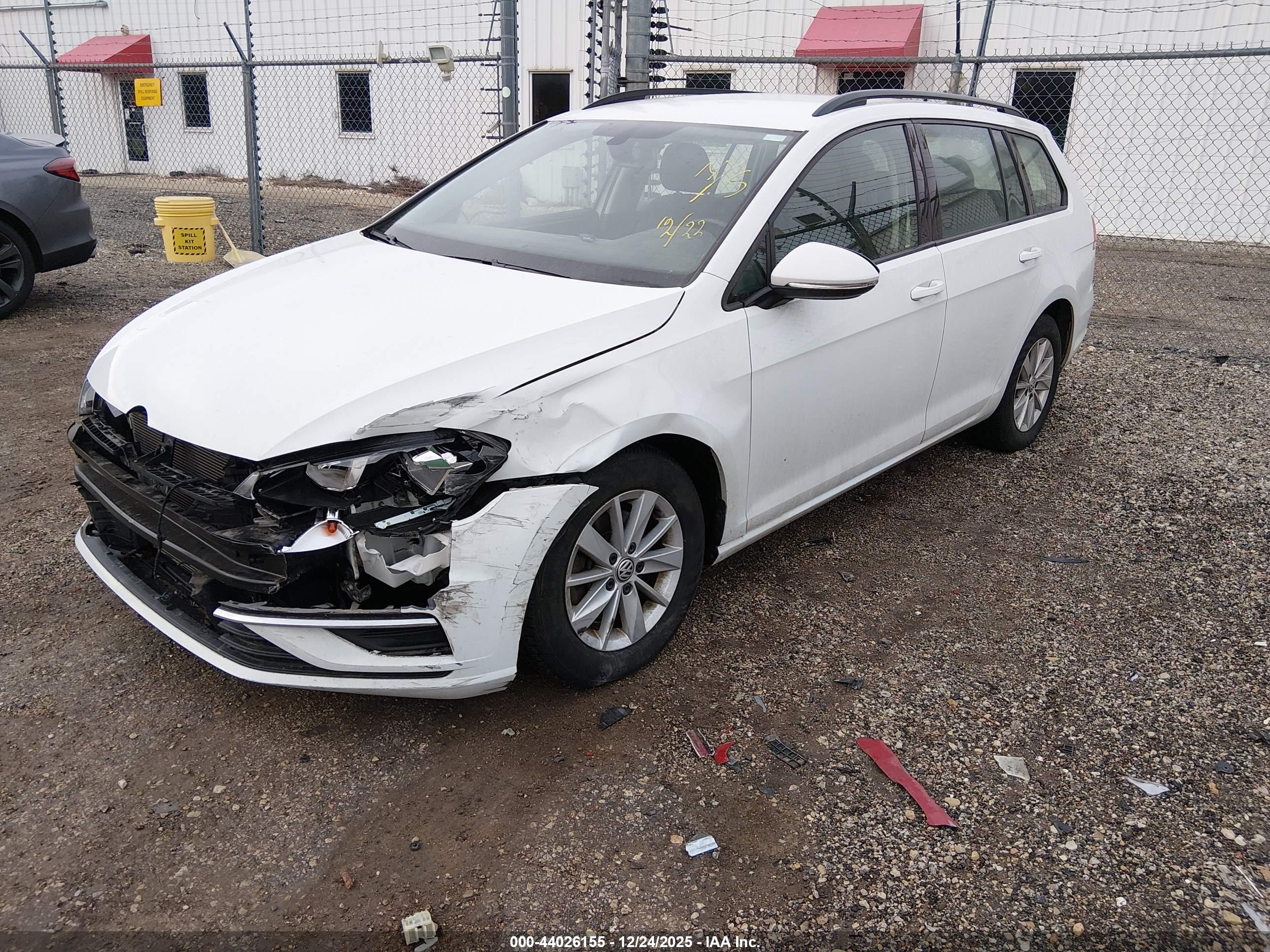 VOLKSWAGEN GOLF image 2
