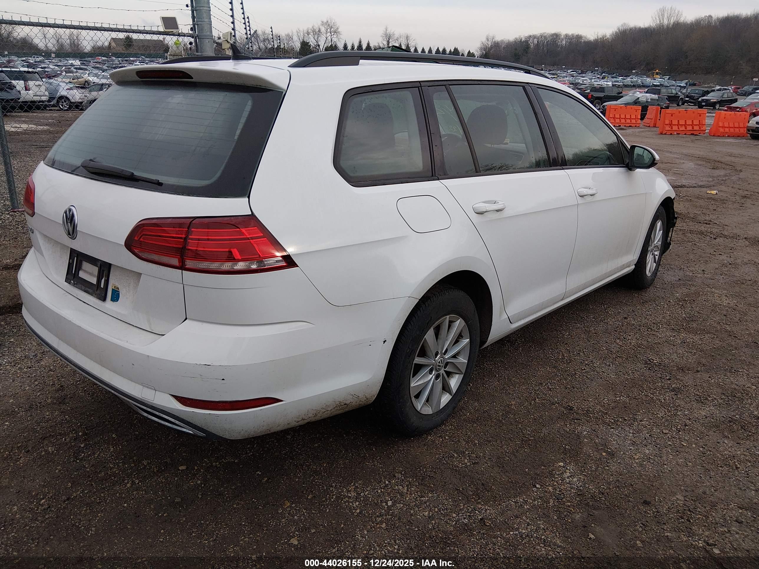 VOLKSWAGEN GOLF image 4