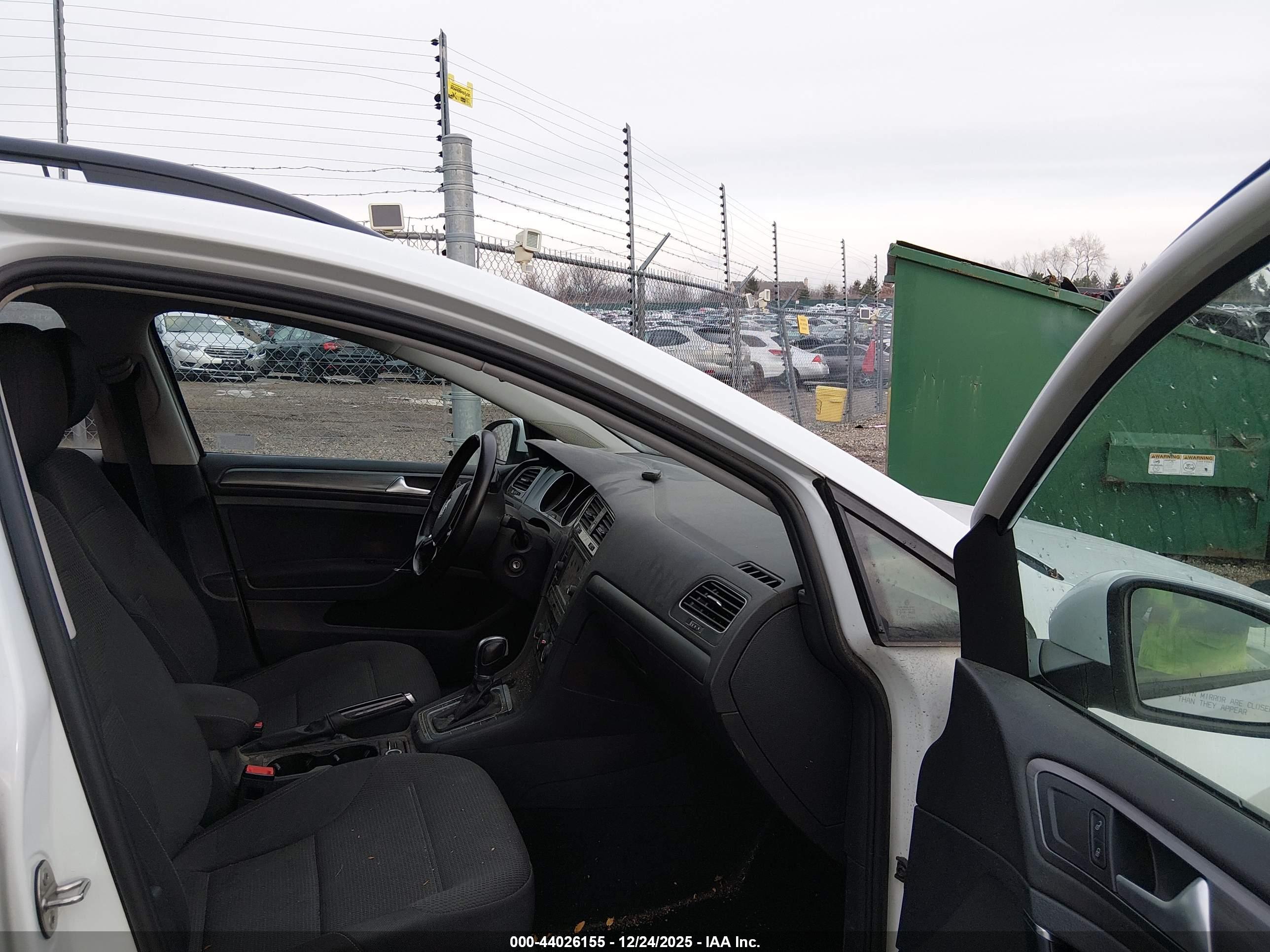 VOLKSWAGEN GOLF image 5