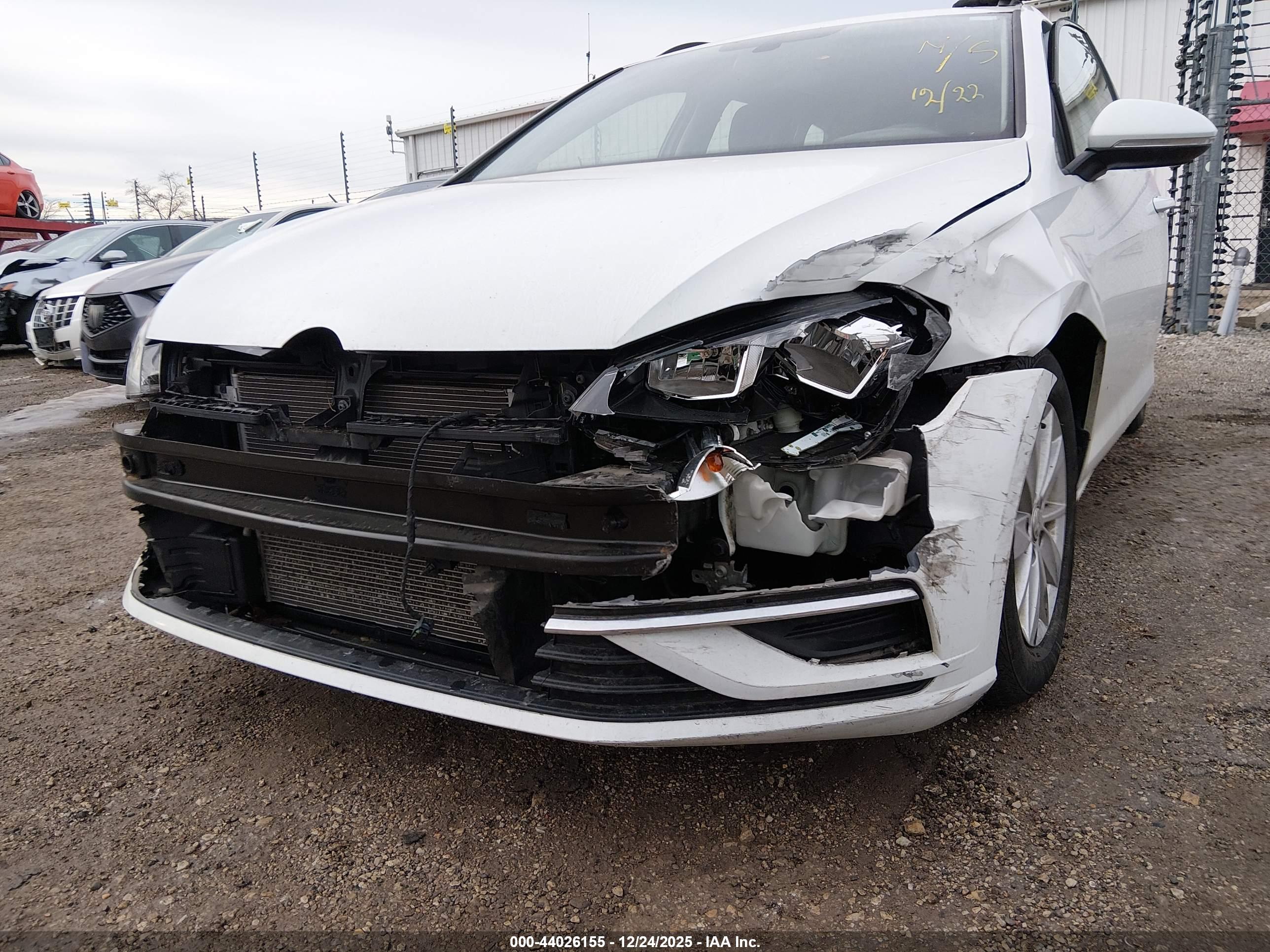 VOLKSWAGEN GOLF image 6
