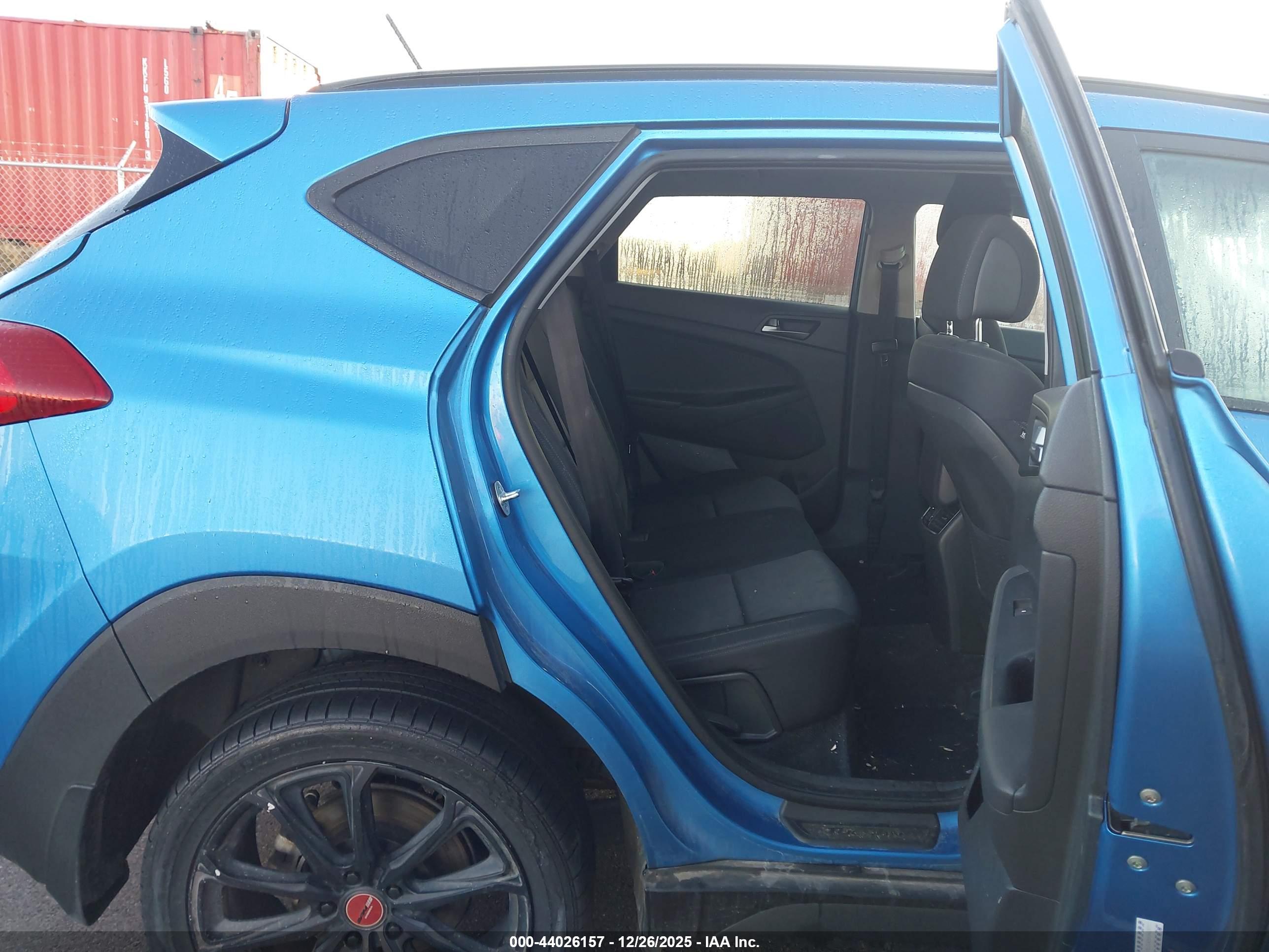 HYUNDAI TUCSON image 8