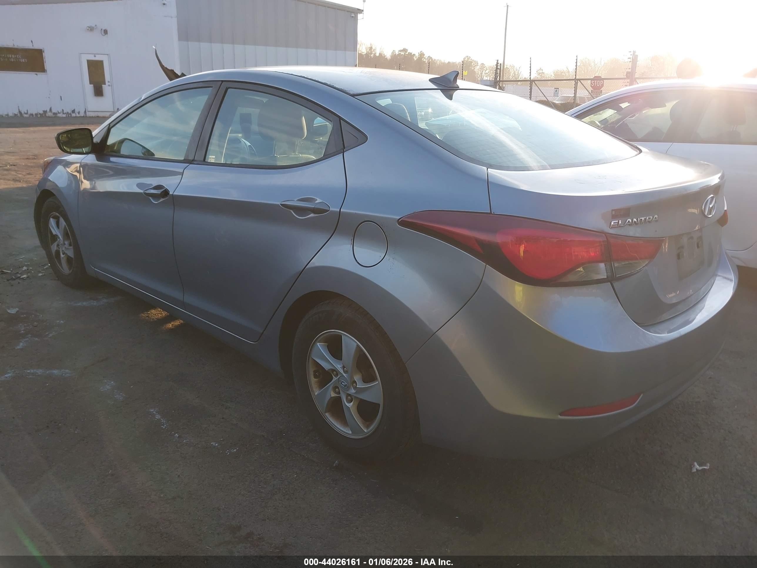 HYUNDAI ELANTRA image 3