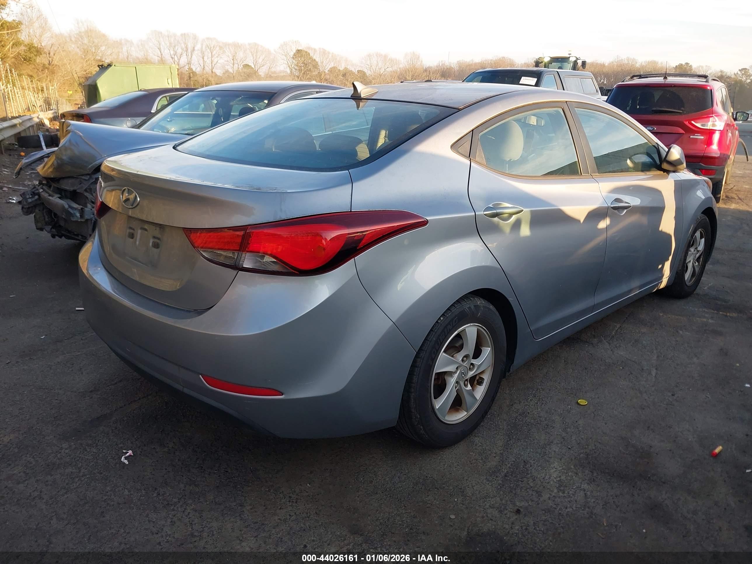 HYUNDAI ELANTRA image 4