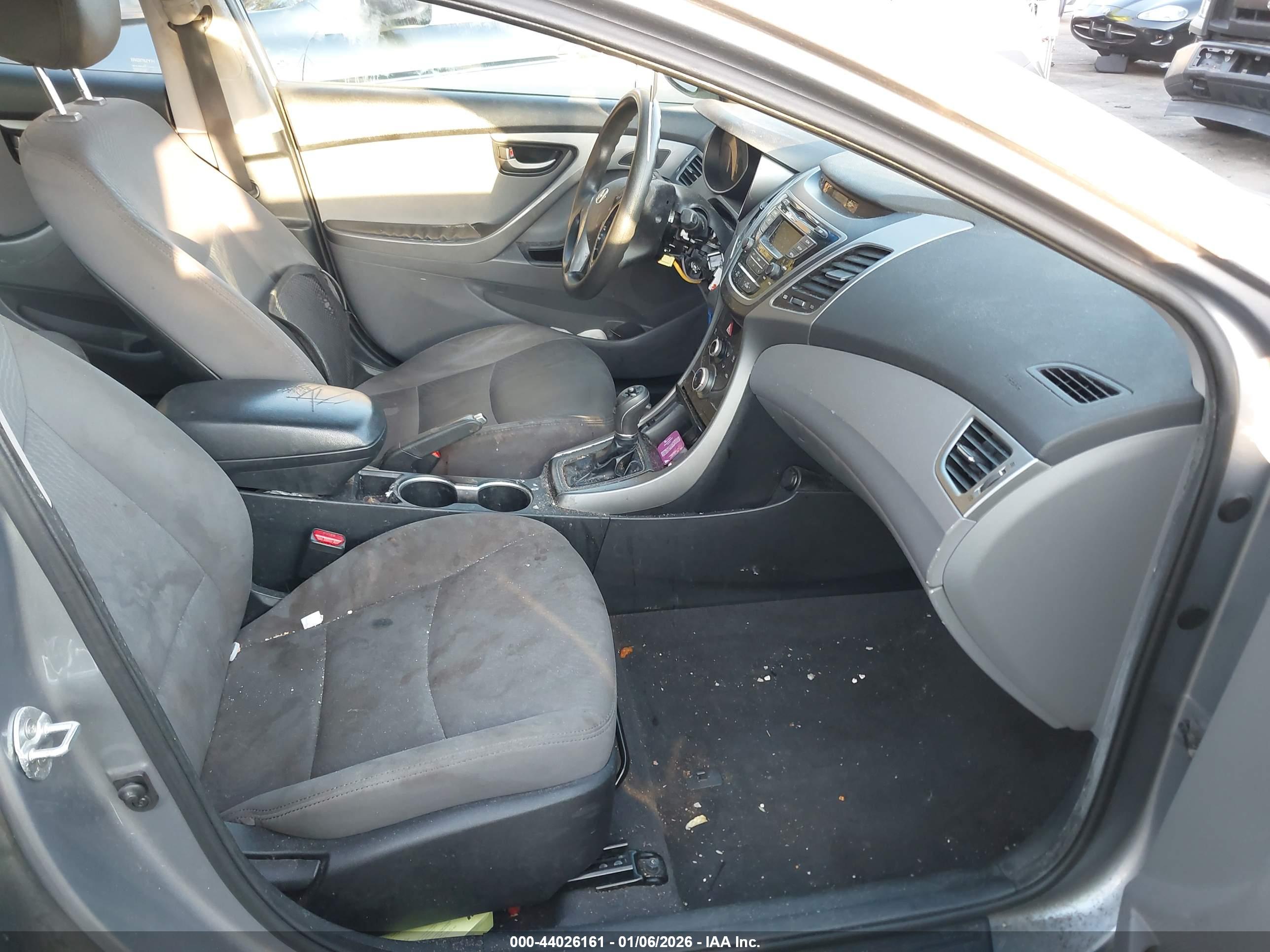HYUNDAI ELANTRA image 5