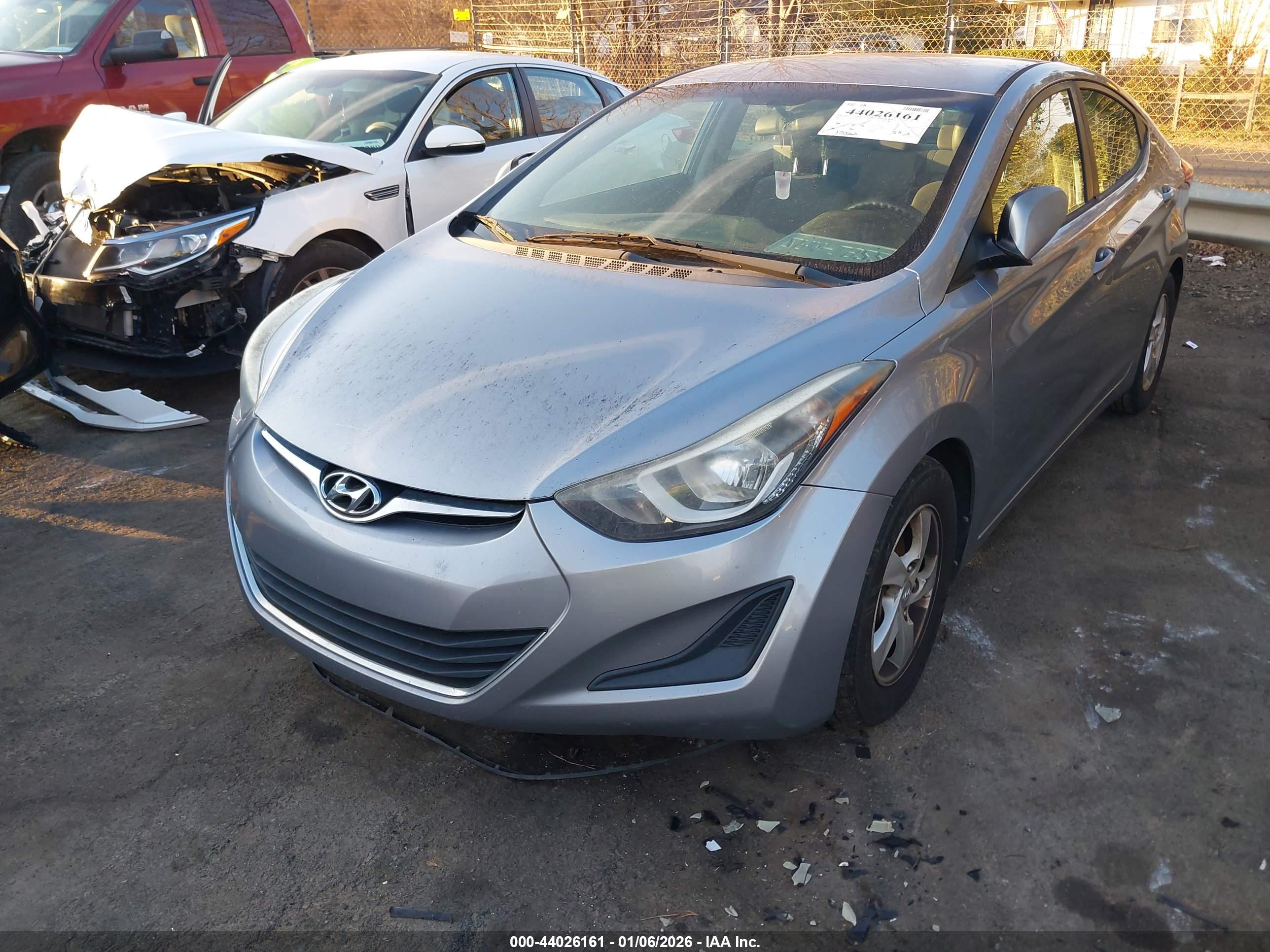 HYUNDAI ELANTRA image 6