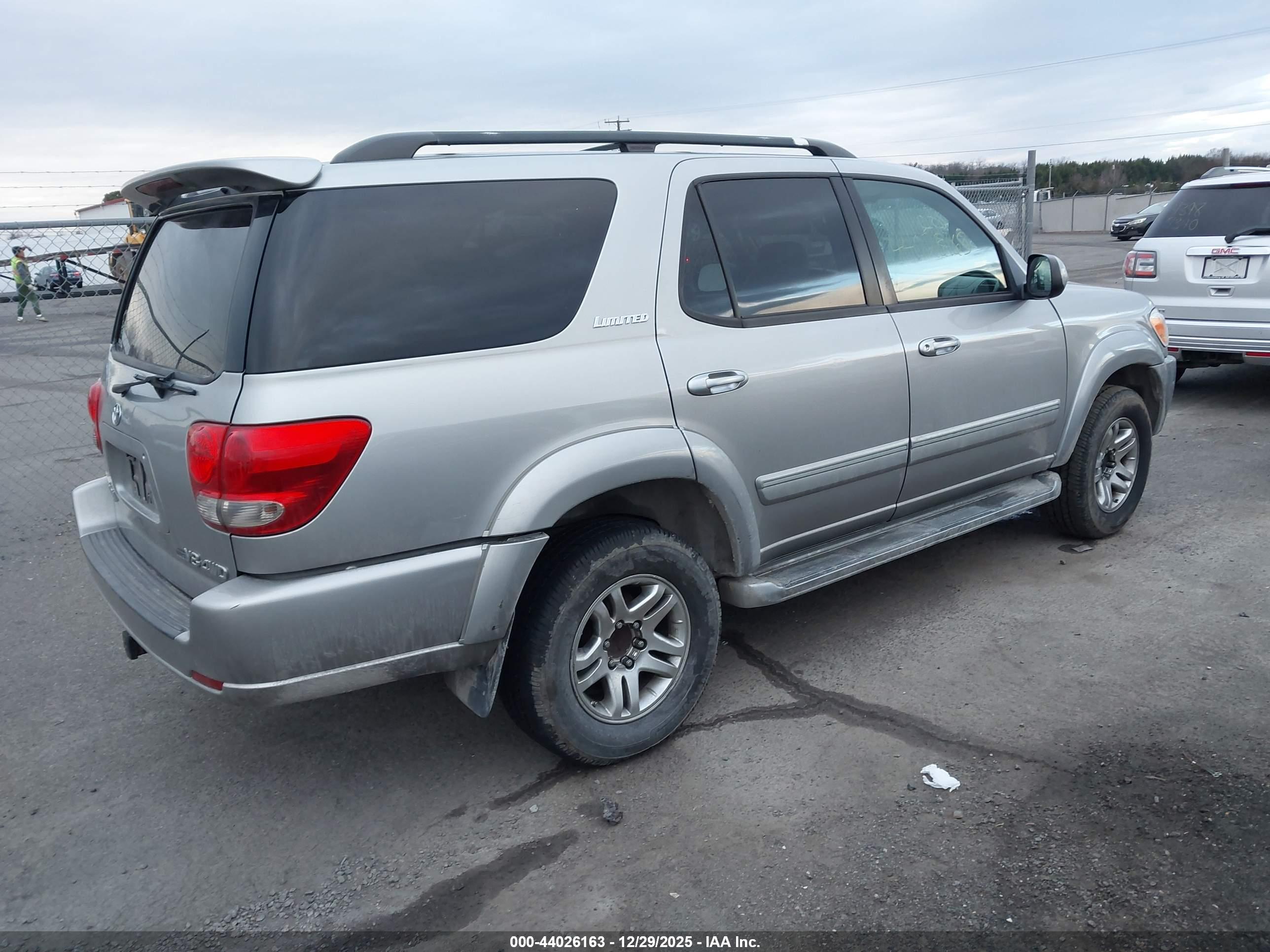 TOYOTA SEQUOIA image 4