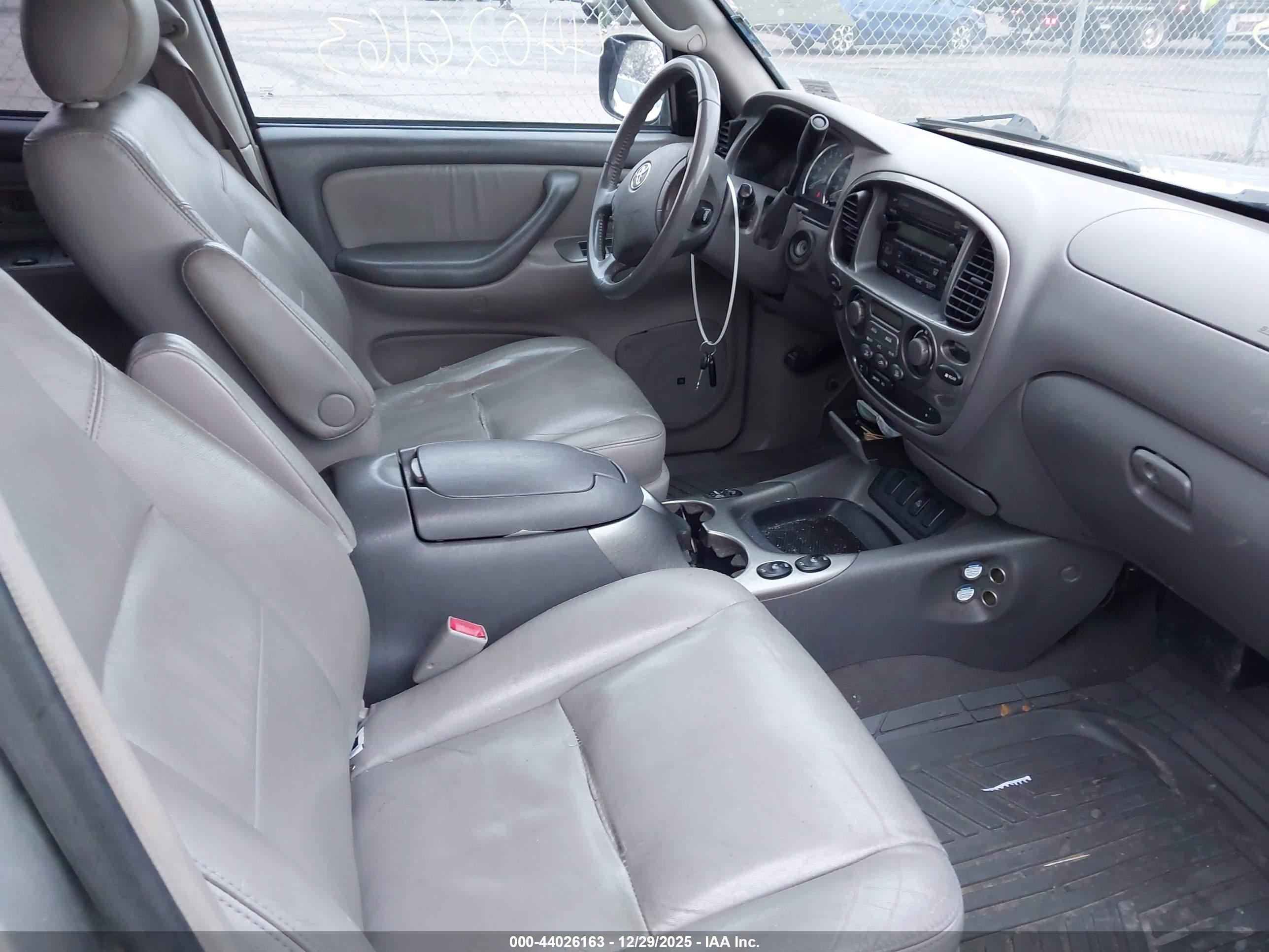 TOYOTA SEQUOIA image 5