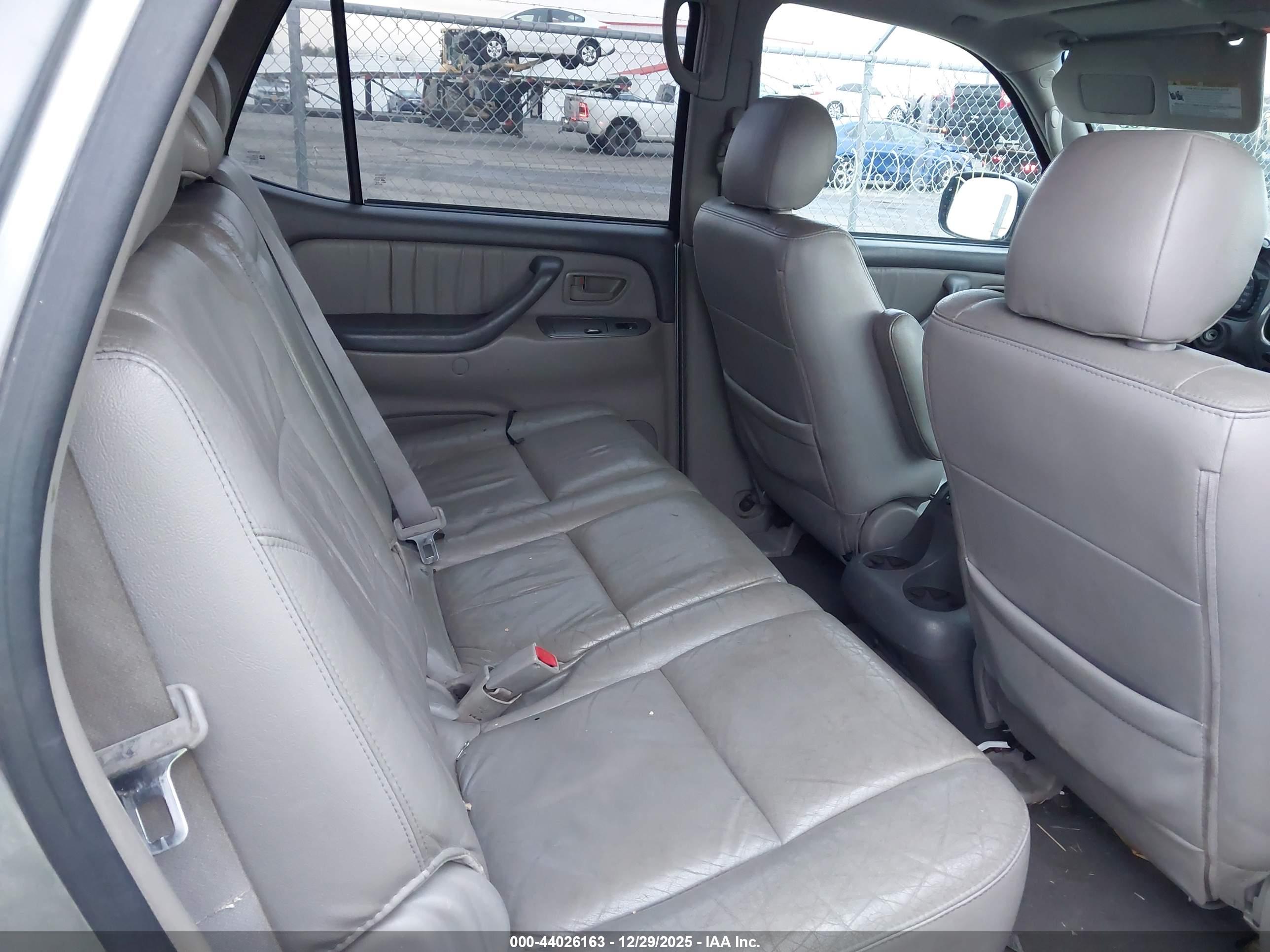 TOYOTA SEQUOIA image 8