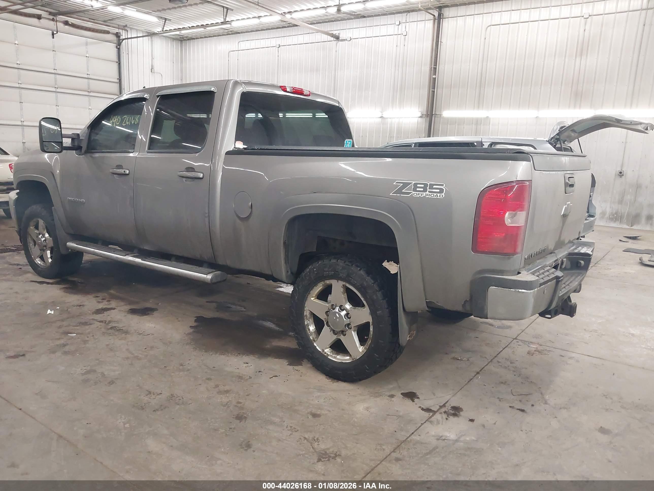 CHEVROLET SILVERADO image 3