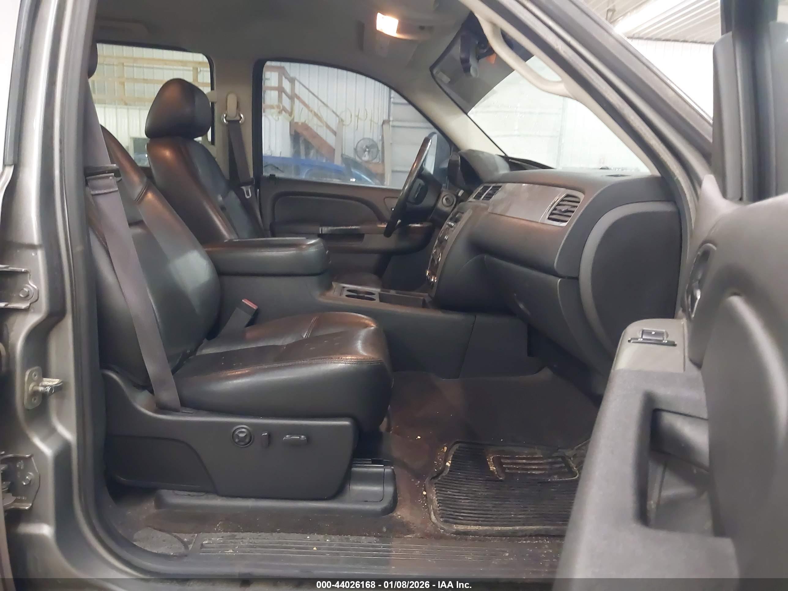 CHEVROLET SILVERADO image 5