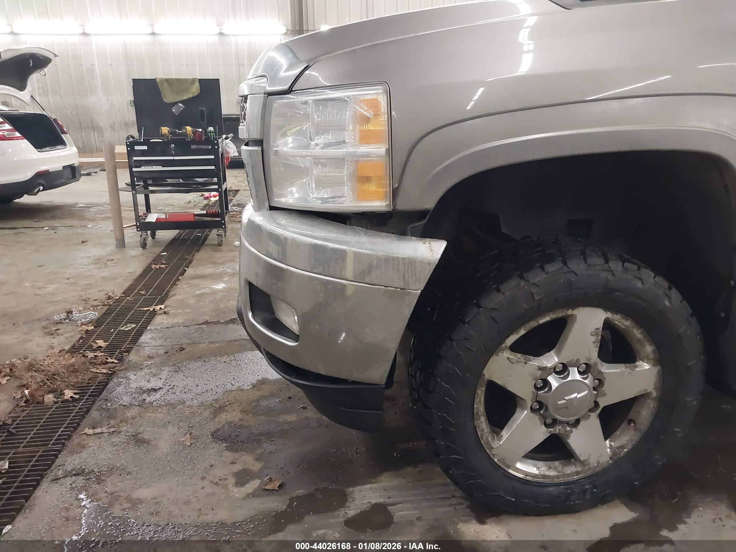 CHEVROLET SILVERADO image 6