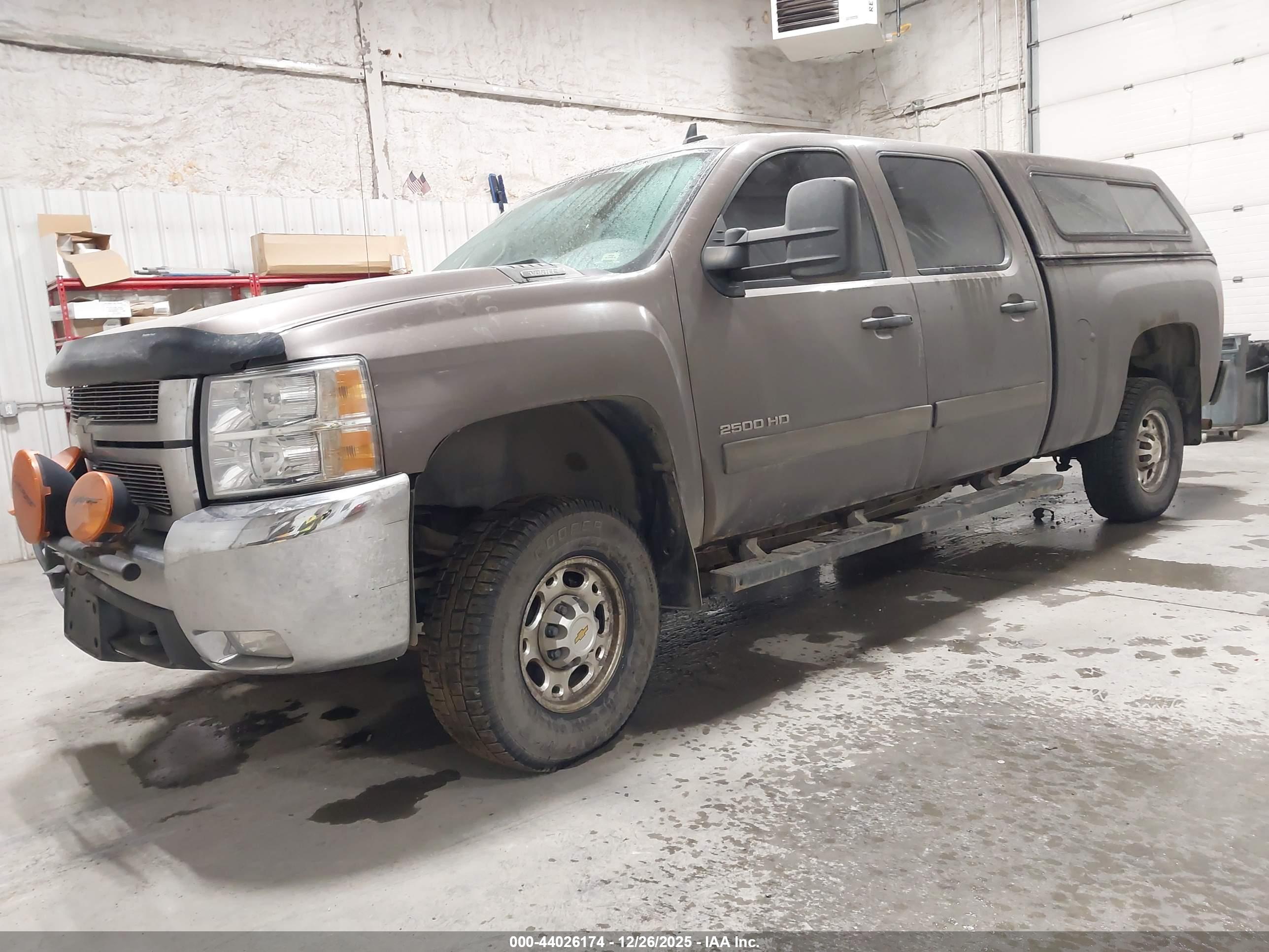 CHEVROLET SILVERADO image 2