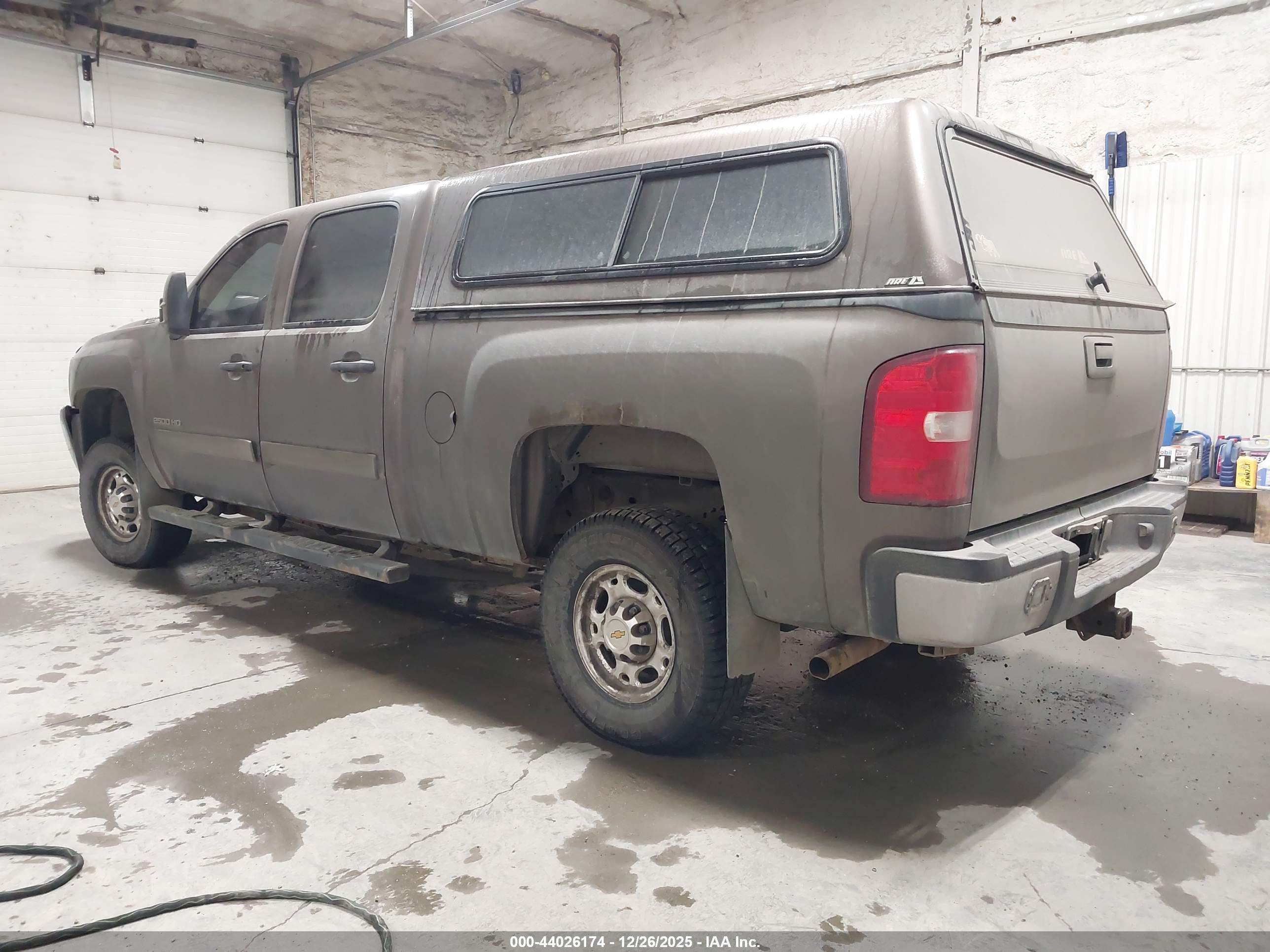 CHEVROLET SILVERADO image 3