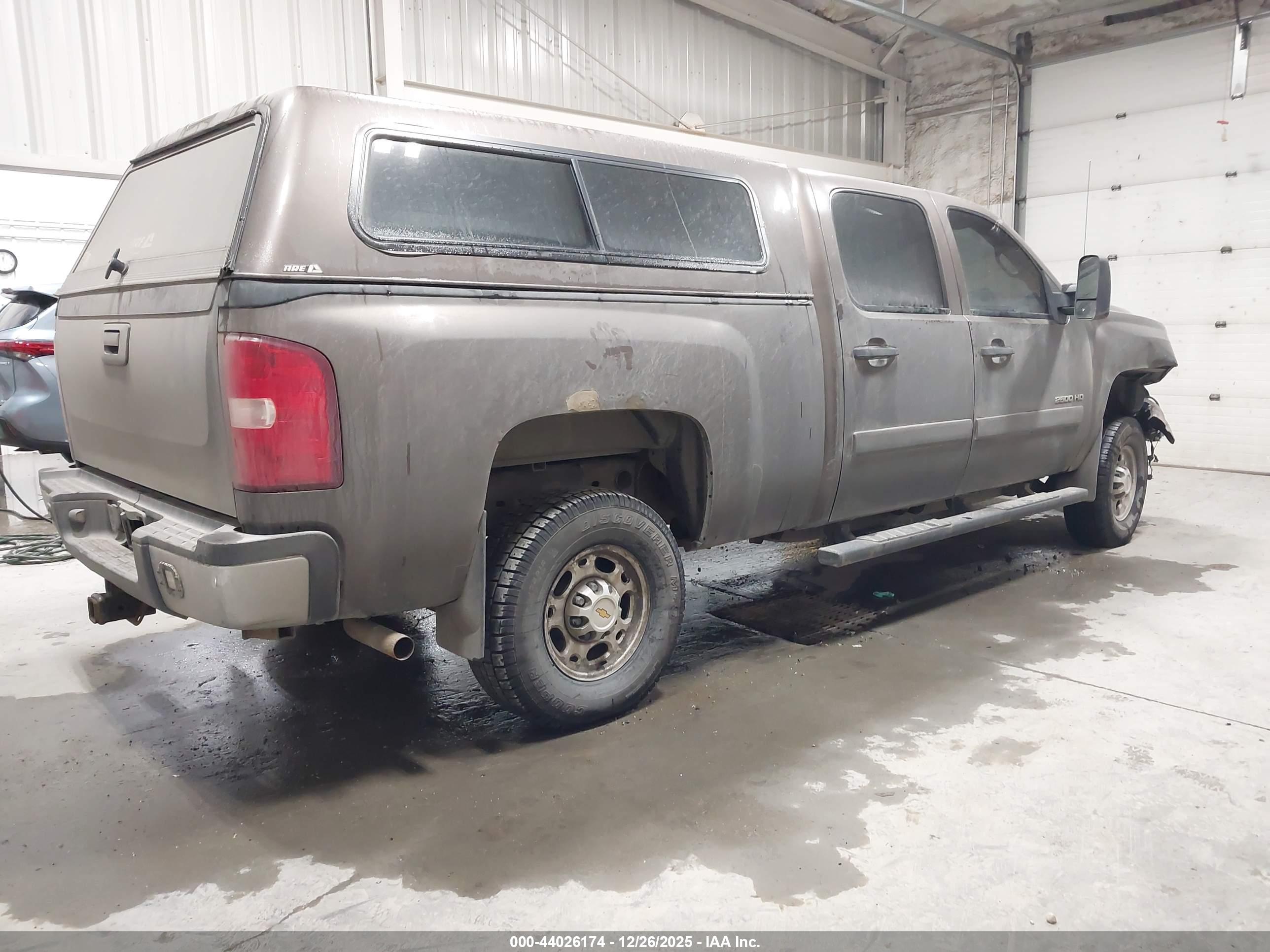 CHEVROLET SILVERADO image 4