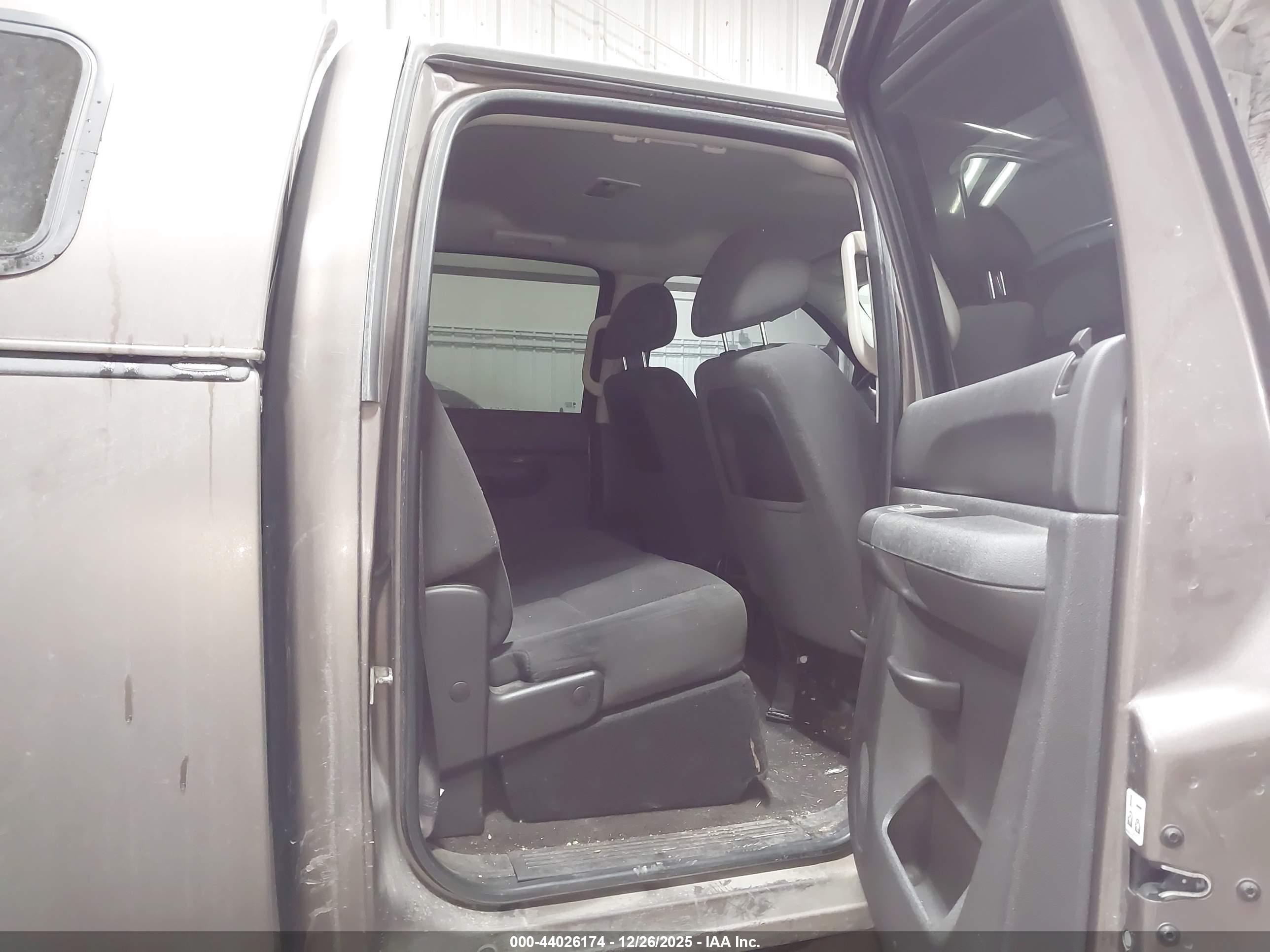 CHEVROLET SILVERADO image 8