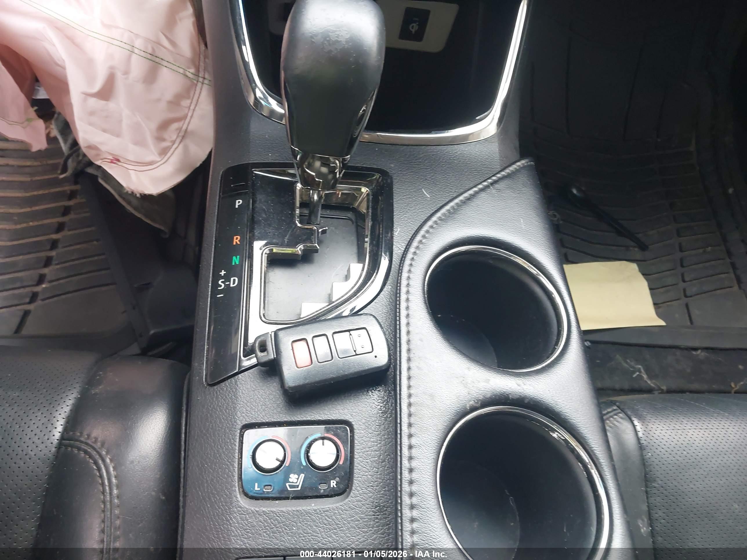 TOYOTA AVALON image 11