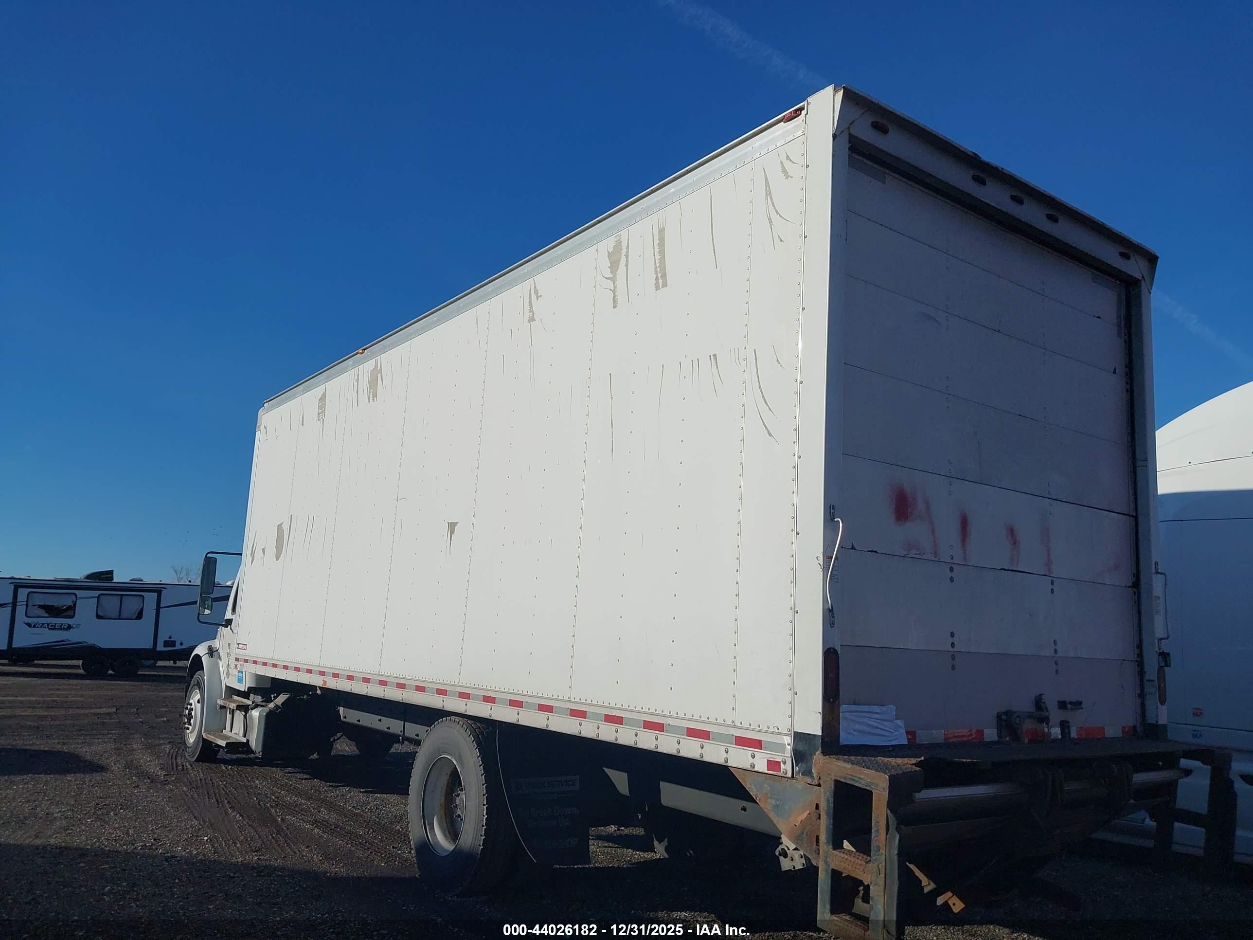 FREIGHTLINER M2 image 3