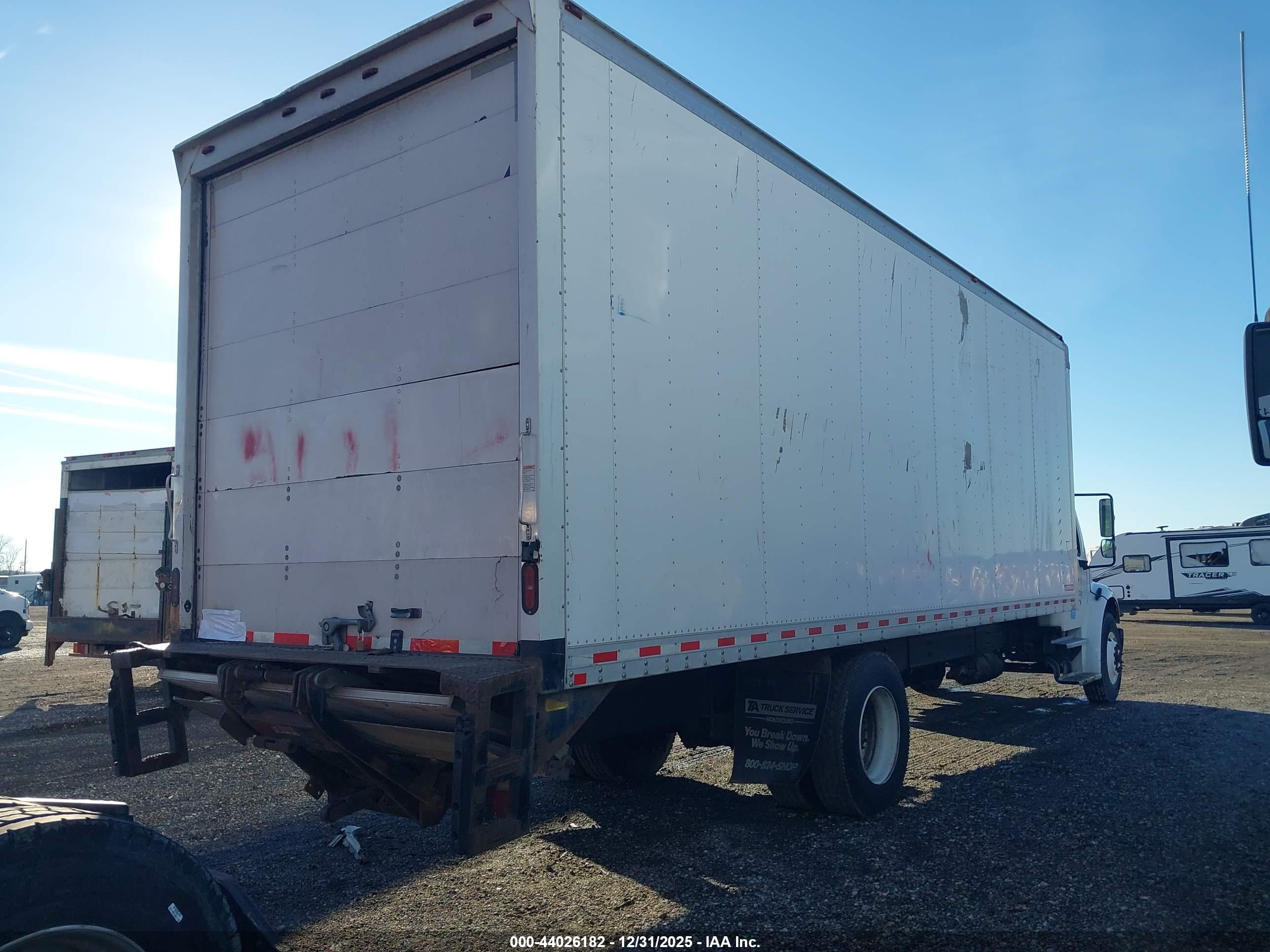 FREIGHTLINER M2 image 4