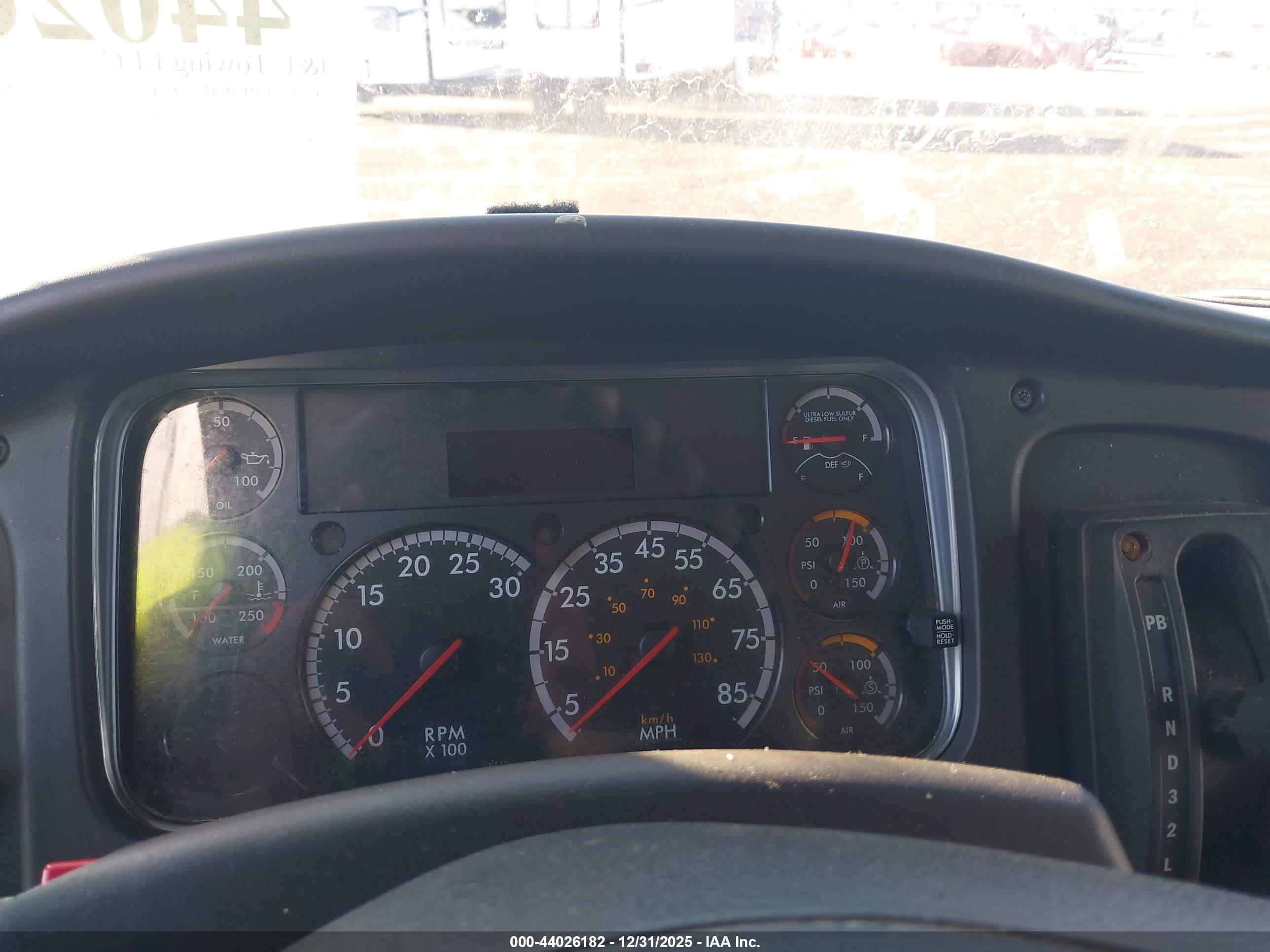 FREIGHTLINER M2 image 6
