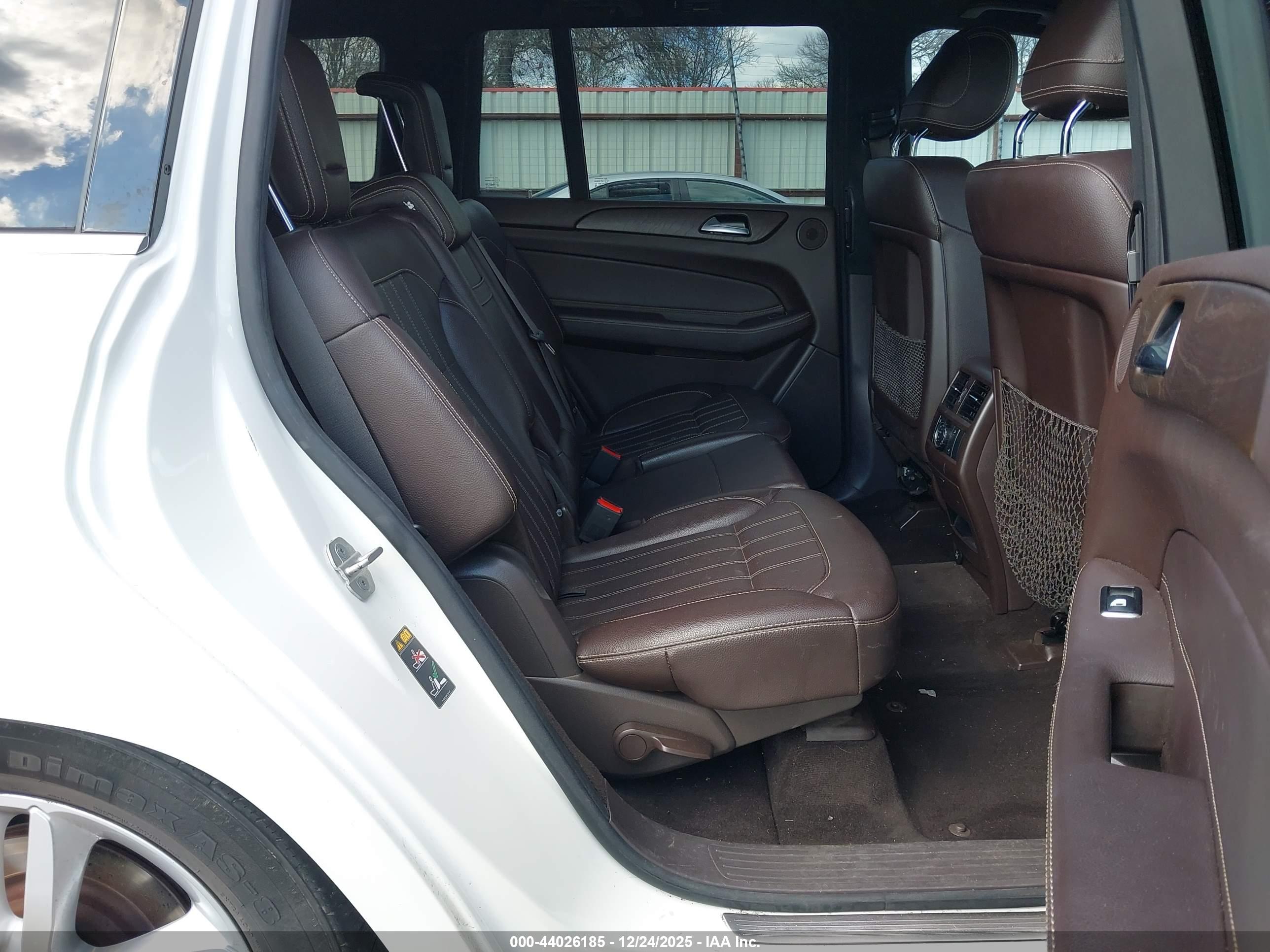 MERCEDES-BENZ GLS image 8