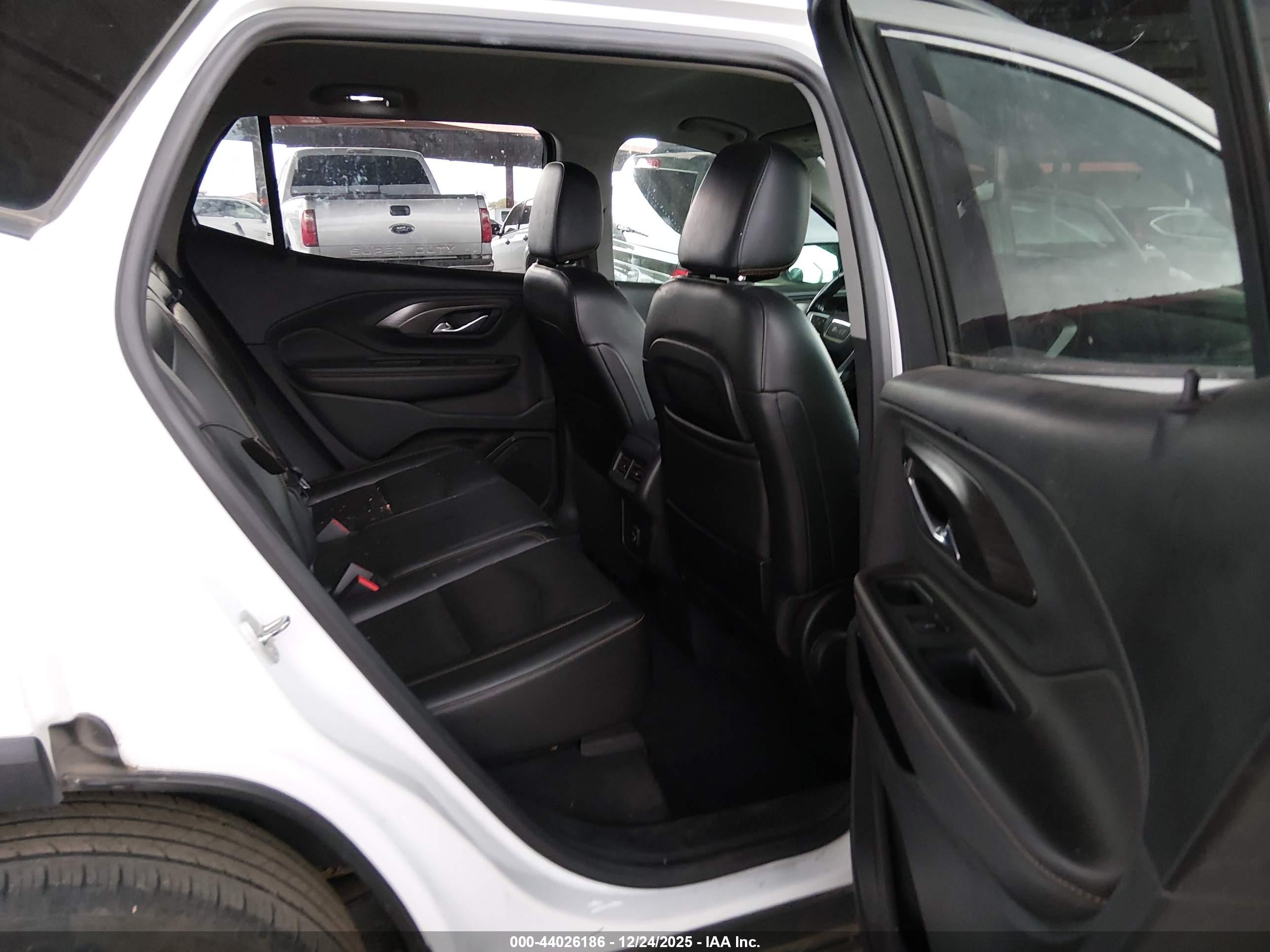 GMC TERRAIN image 8