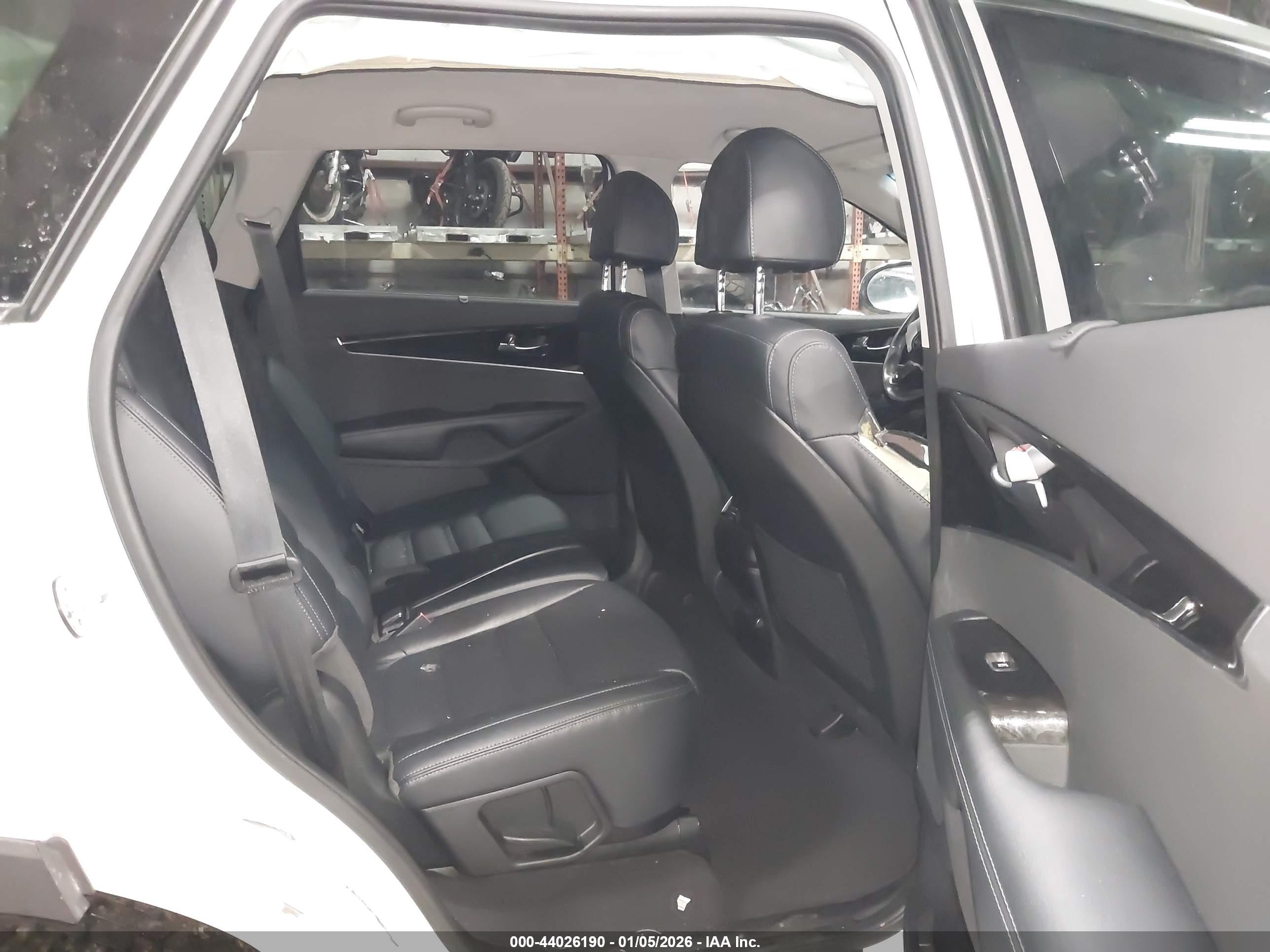 KIA SORENTO image 8