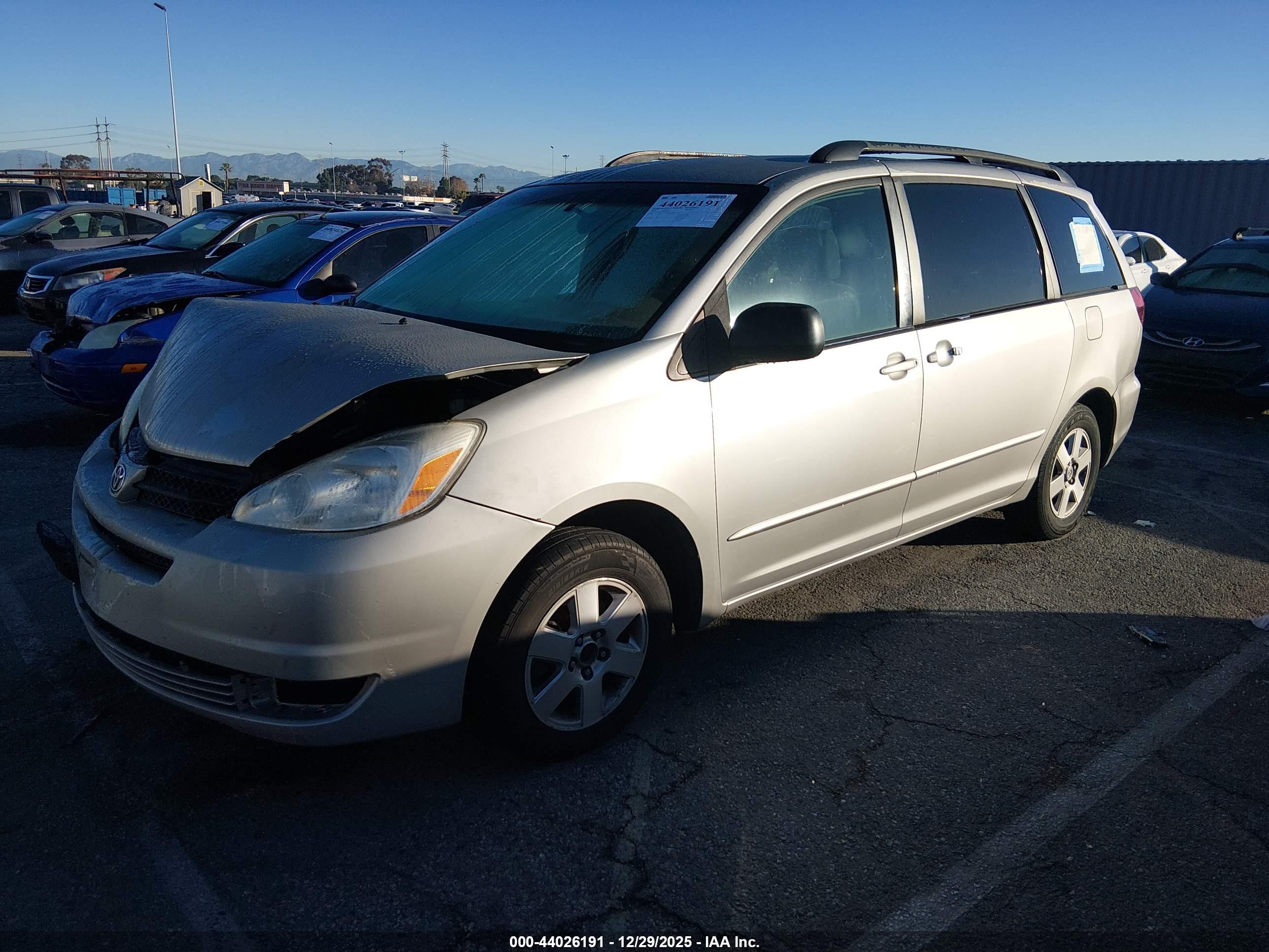 TOYOTA SIENNA image 2