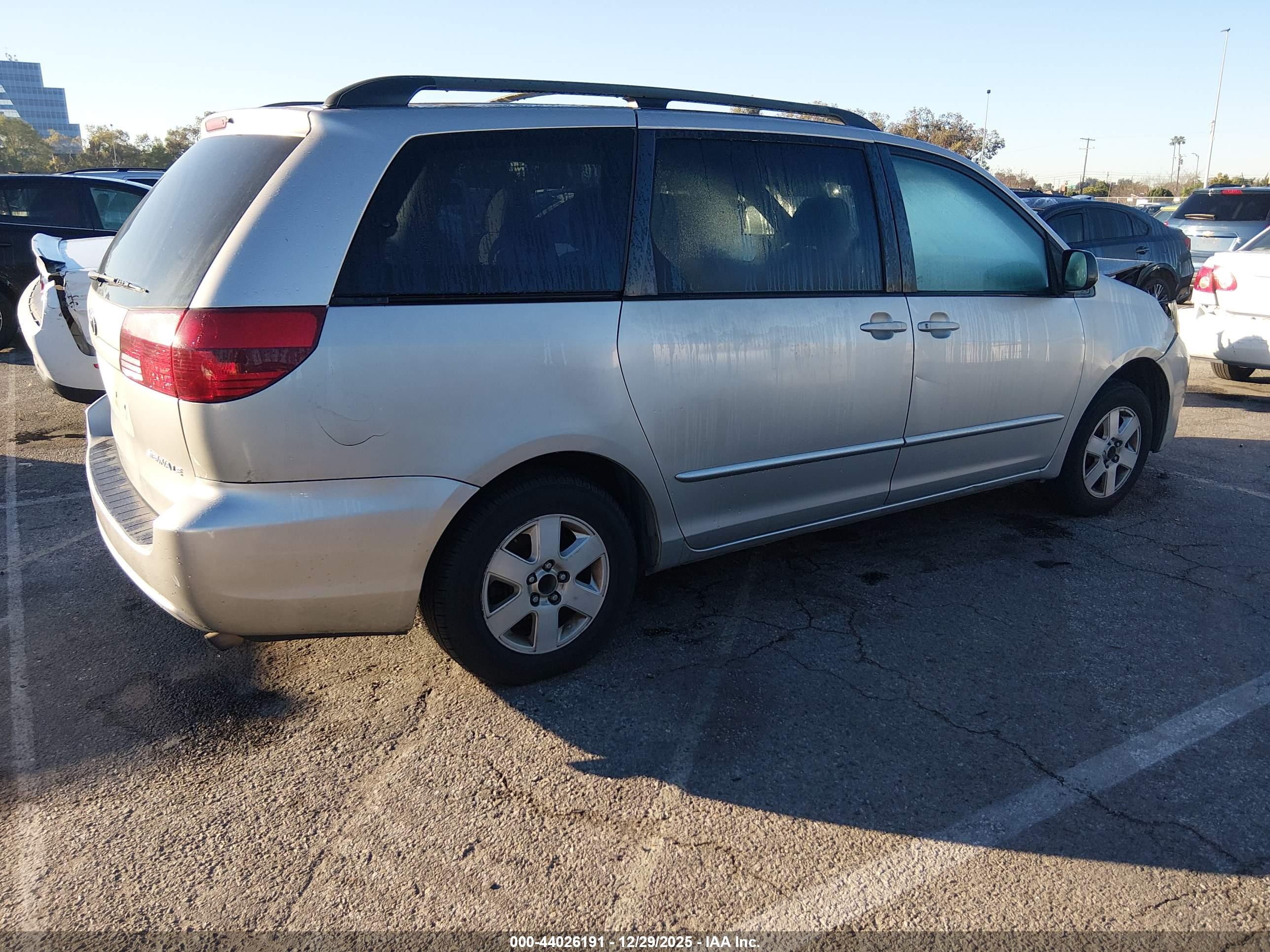TOYOTA SIENNA image 4