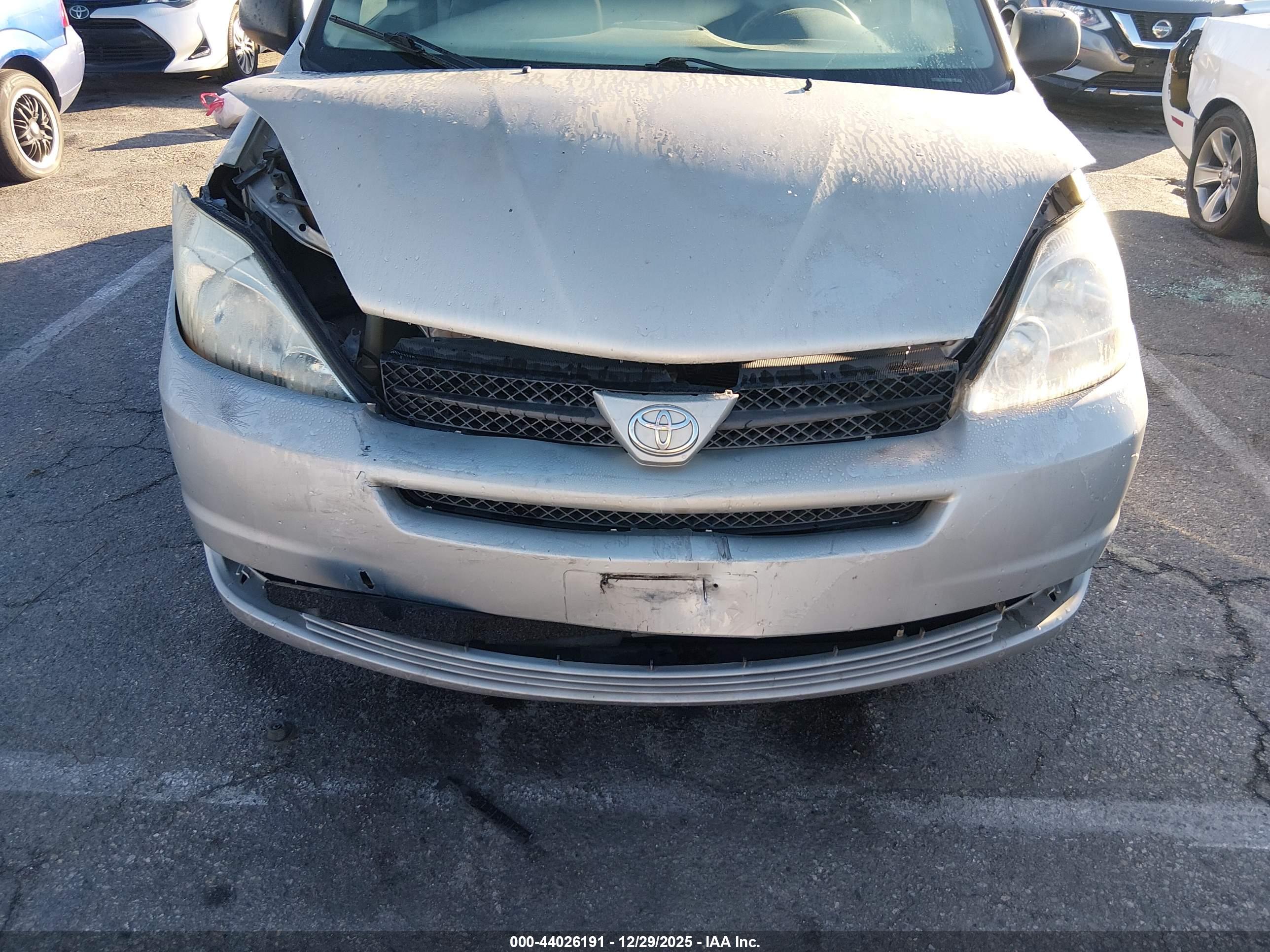 TOYOTA SIENNA image 6