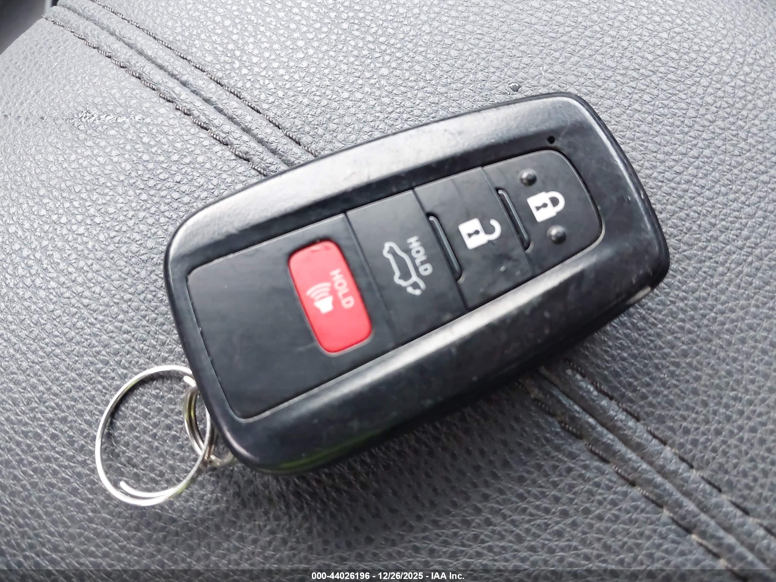 TOYOTA RAV4 image 11