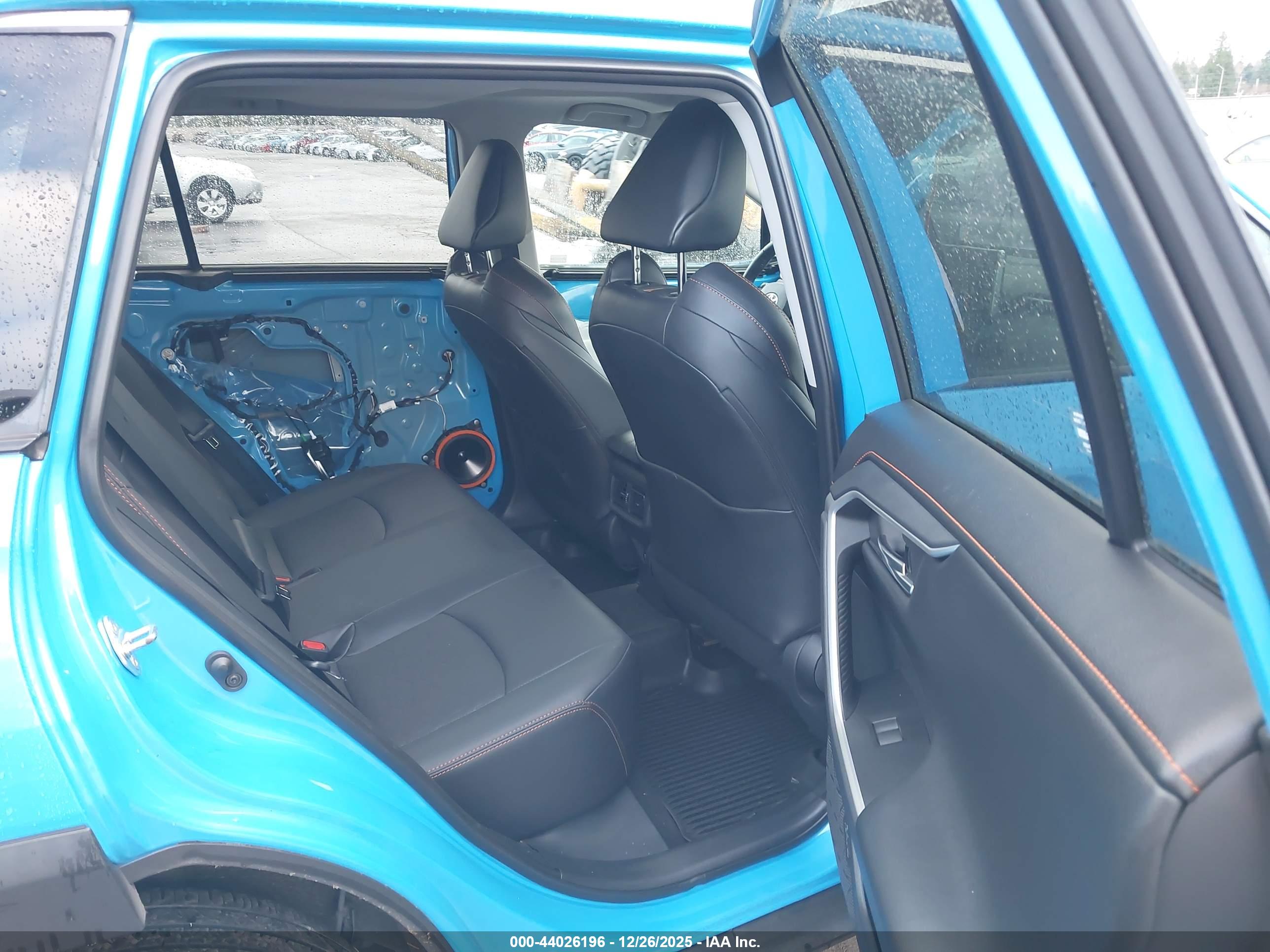 TOYOTA RAV4 image 8