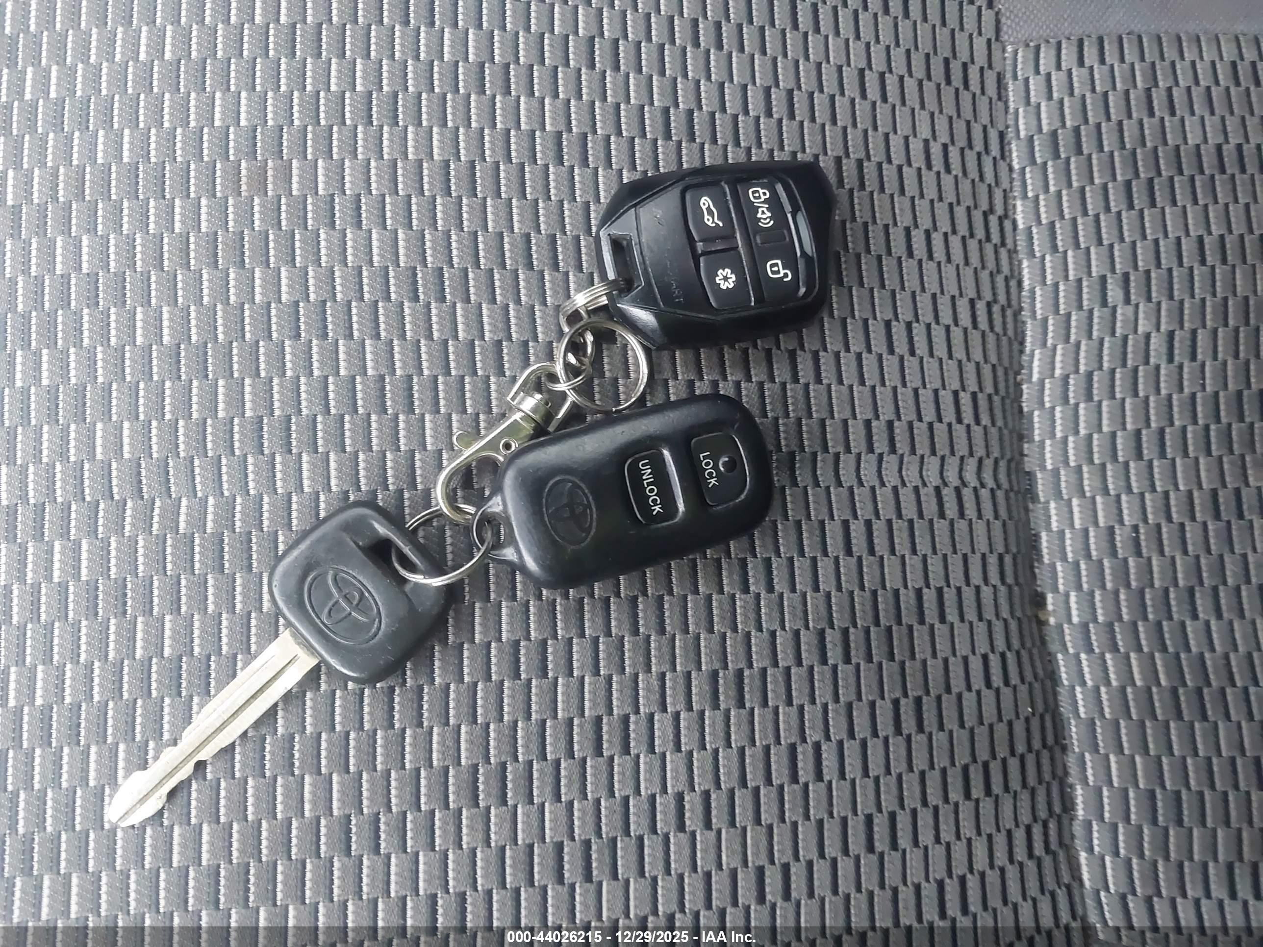 TOYOTA RAV4 image 11