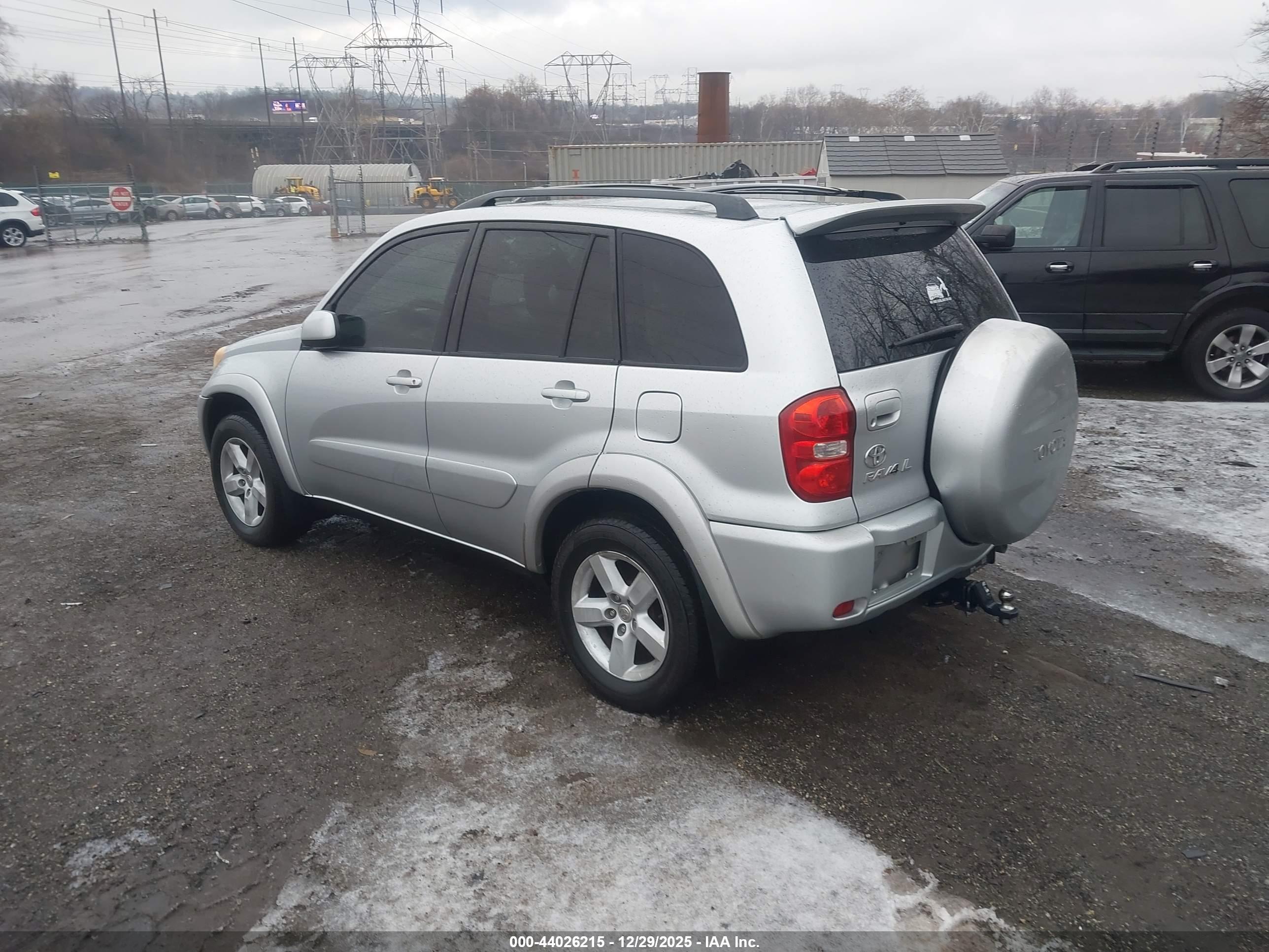 TOYOTA RAV4 image 3