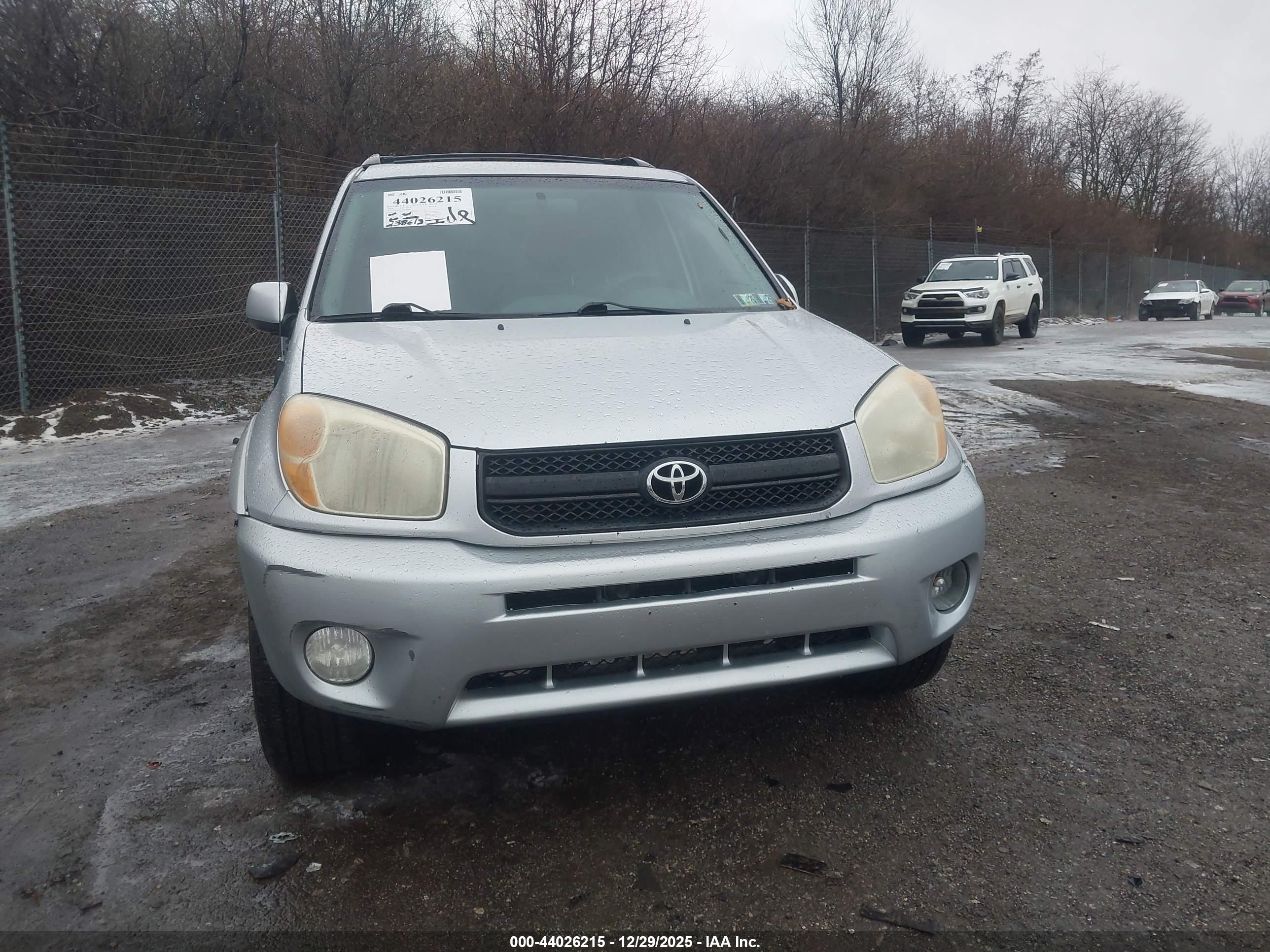 TOYOTA RAV4 image 6