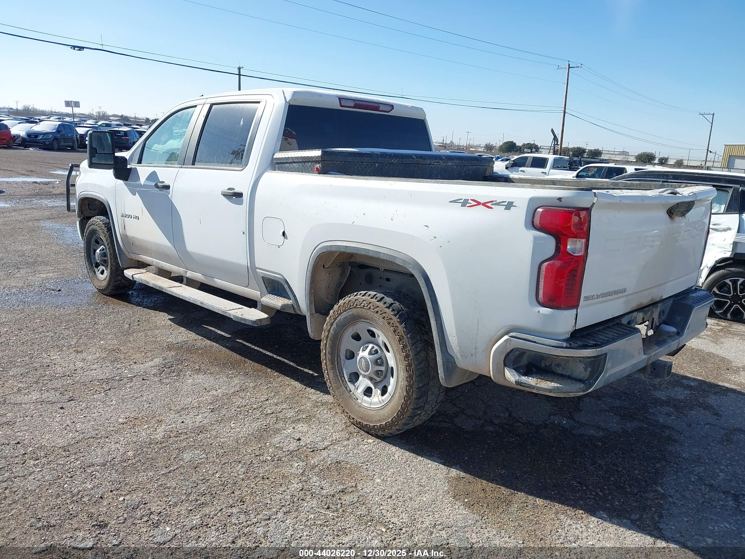 CHEVROLET SILVERADO image 3