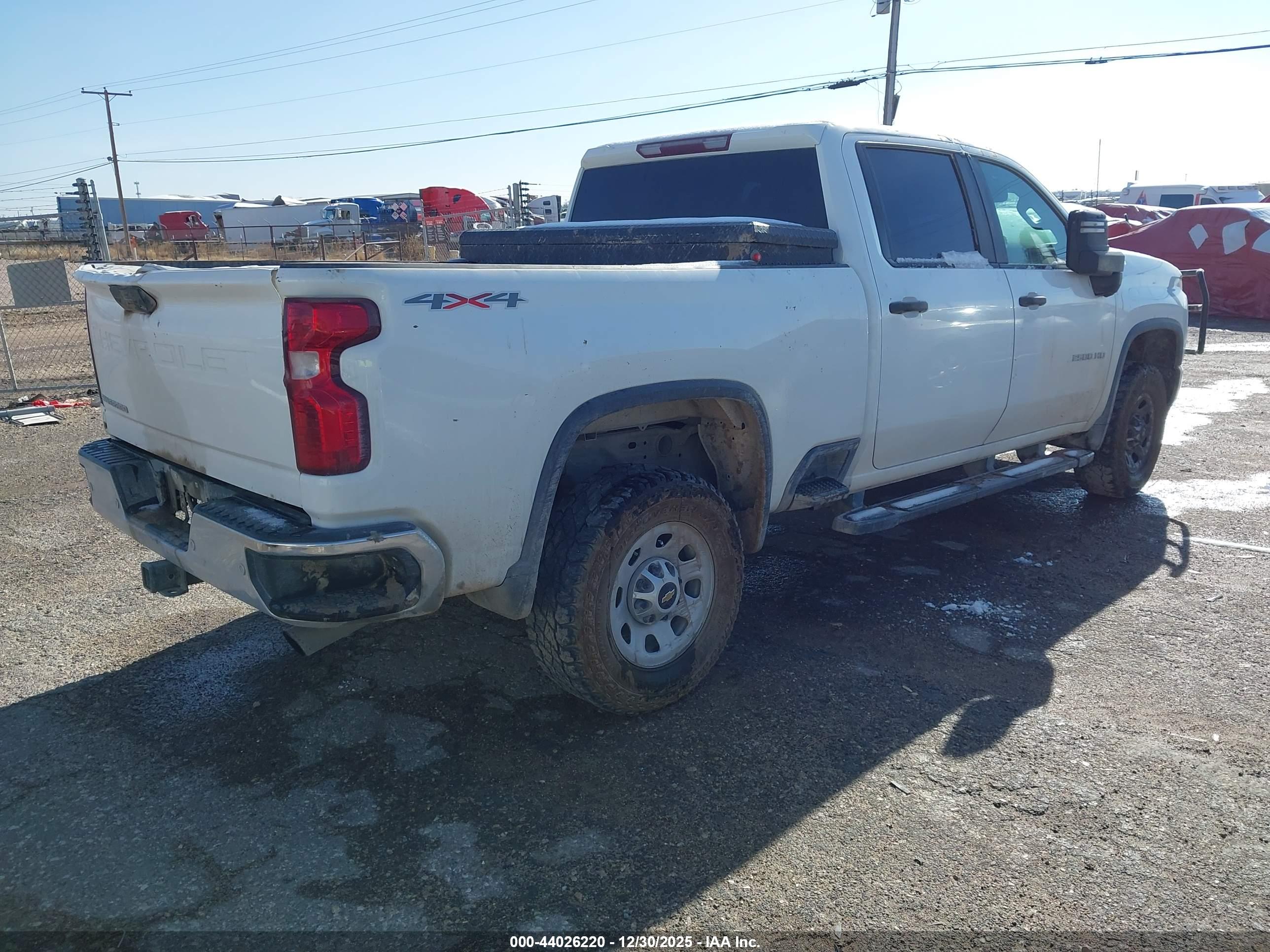 CHEVROLET SILVERADO image 4