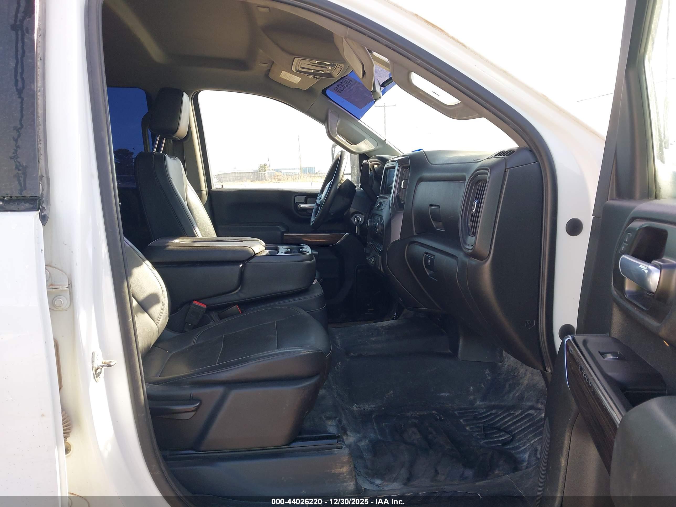 CHEVROLET SILVERADO image 5