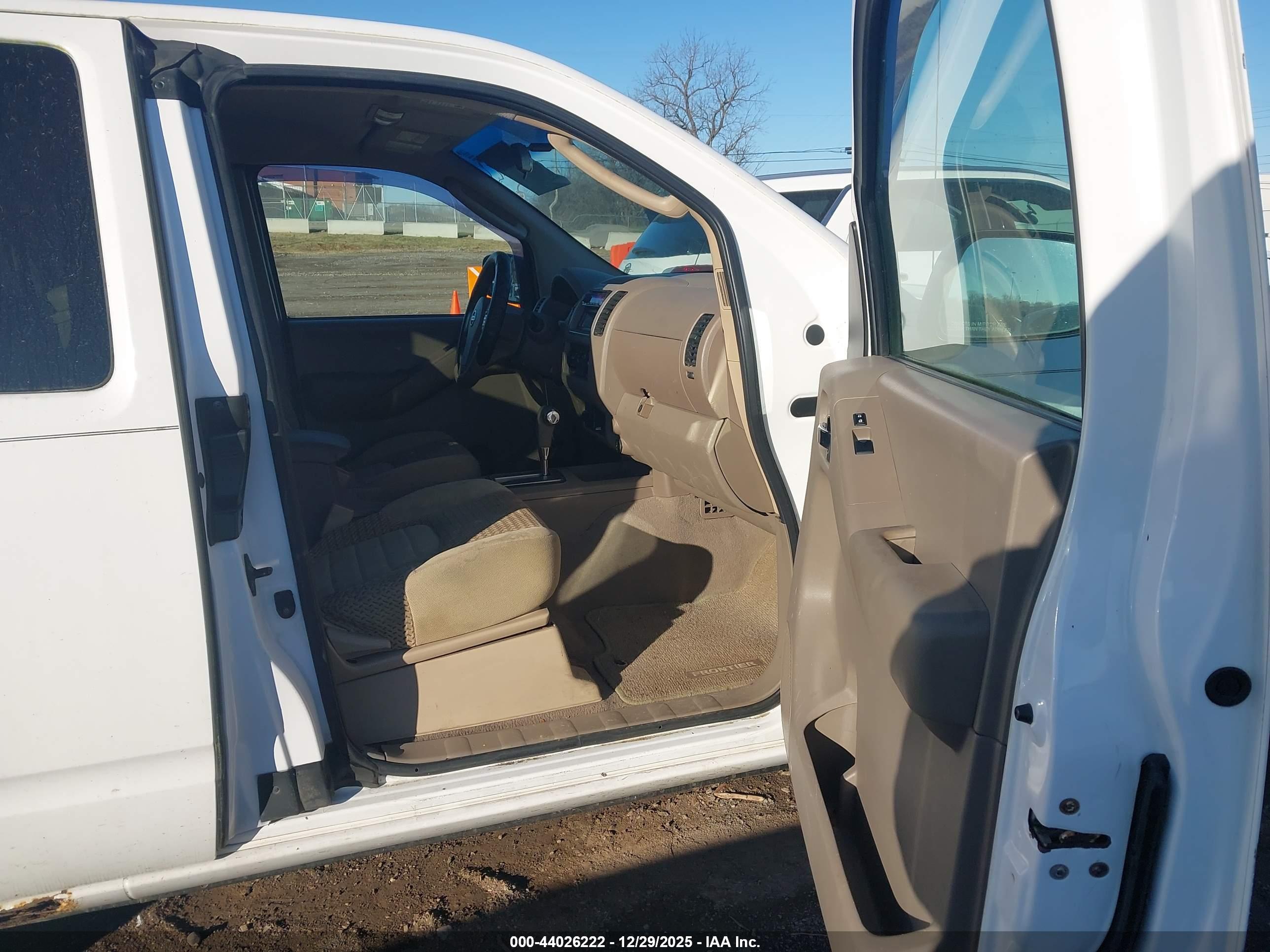 NISSAN FRONTIER image 5
