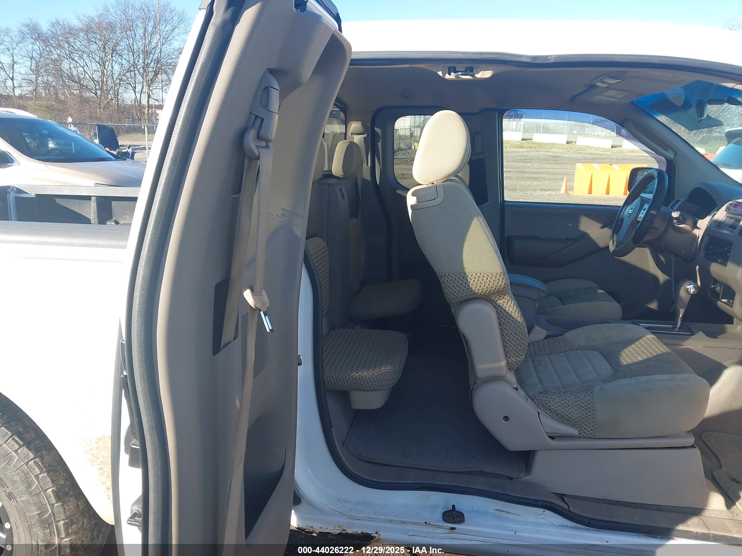 NISSAN FRONTIER image 8