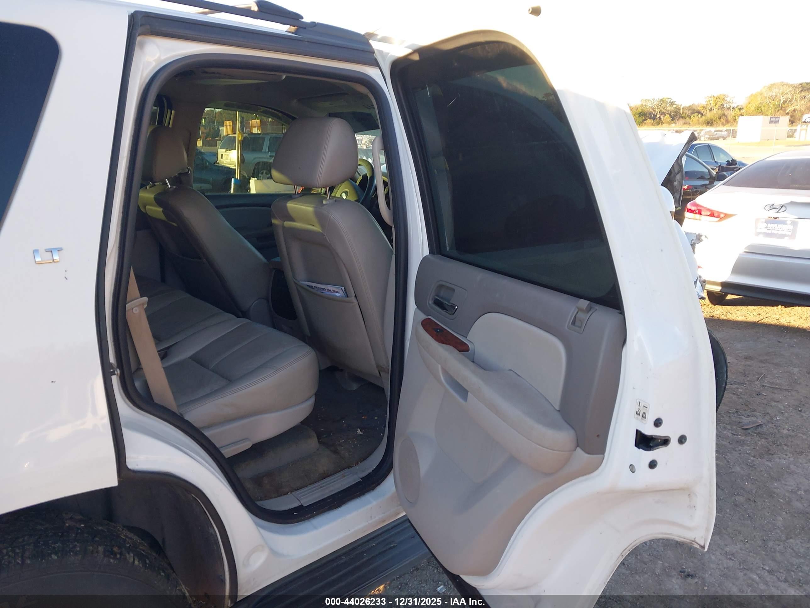 CHEVROLET TAHOE image 8