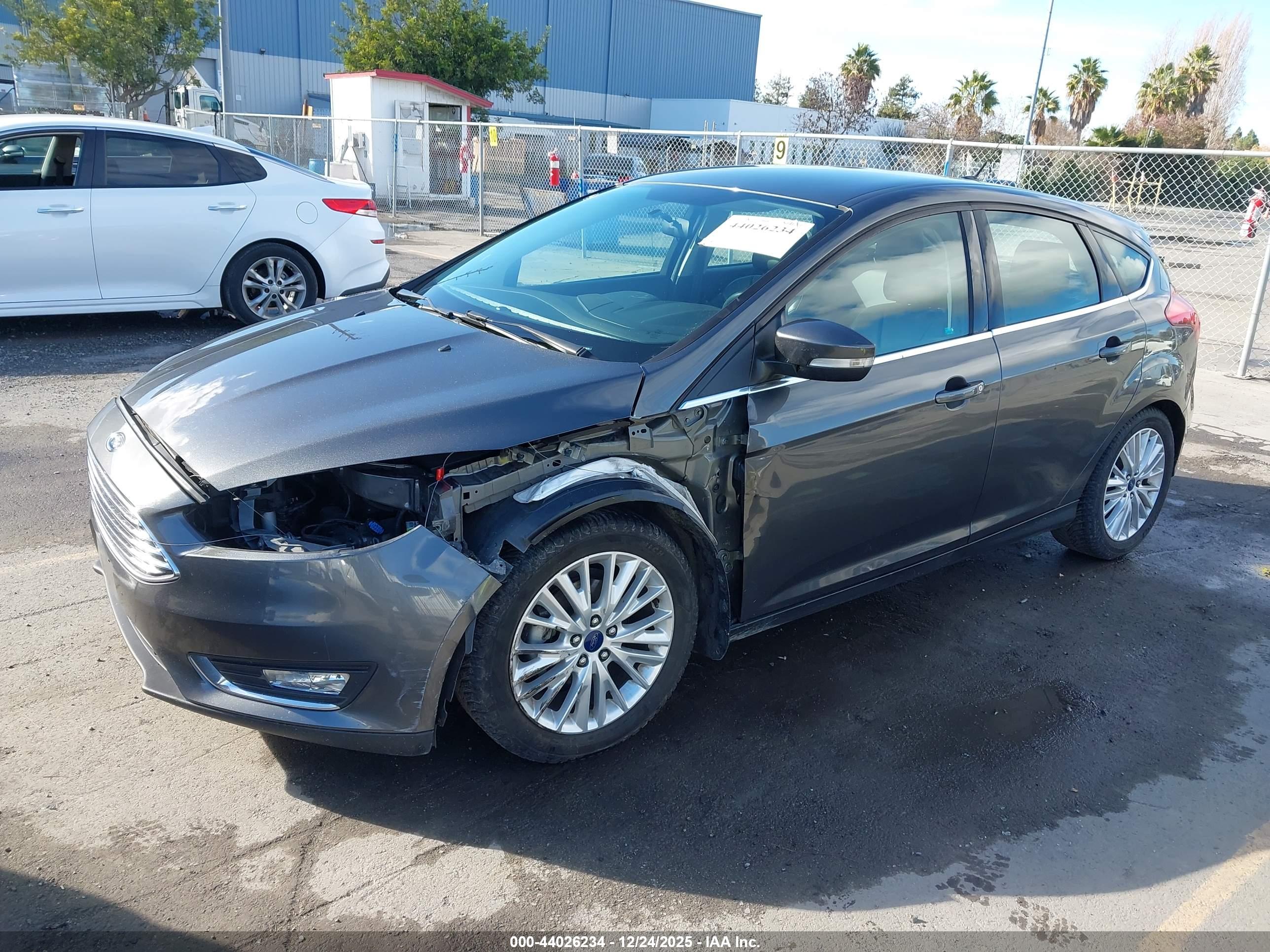 FORD FOCUS image 2